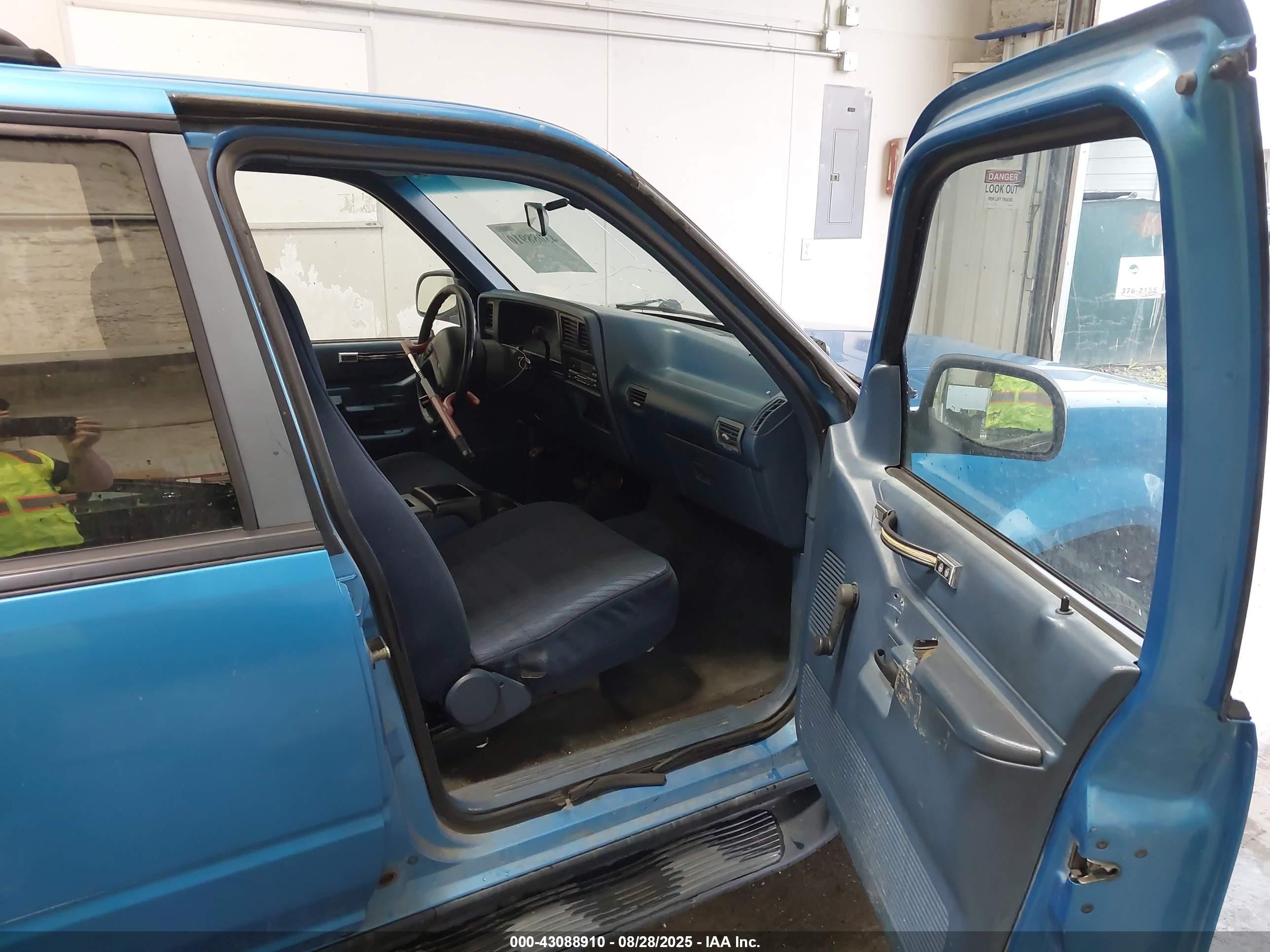 1994 Ford Explorer   Blue vin: 1FMDU34X6RUB37430