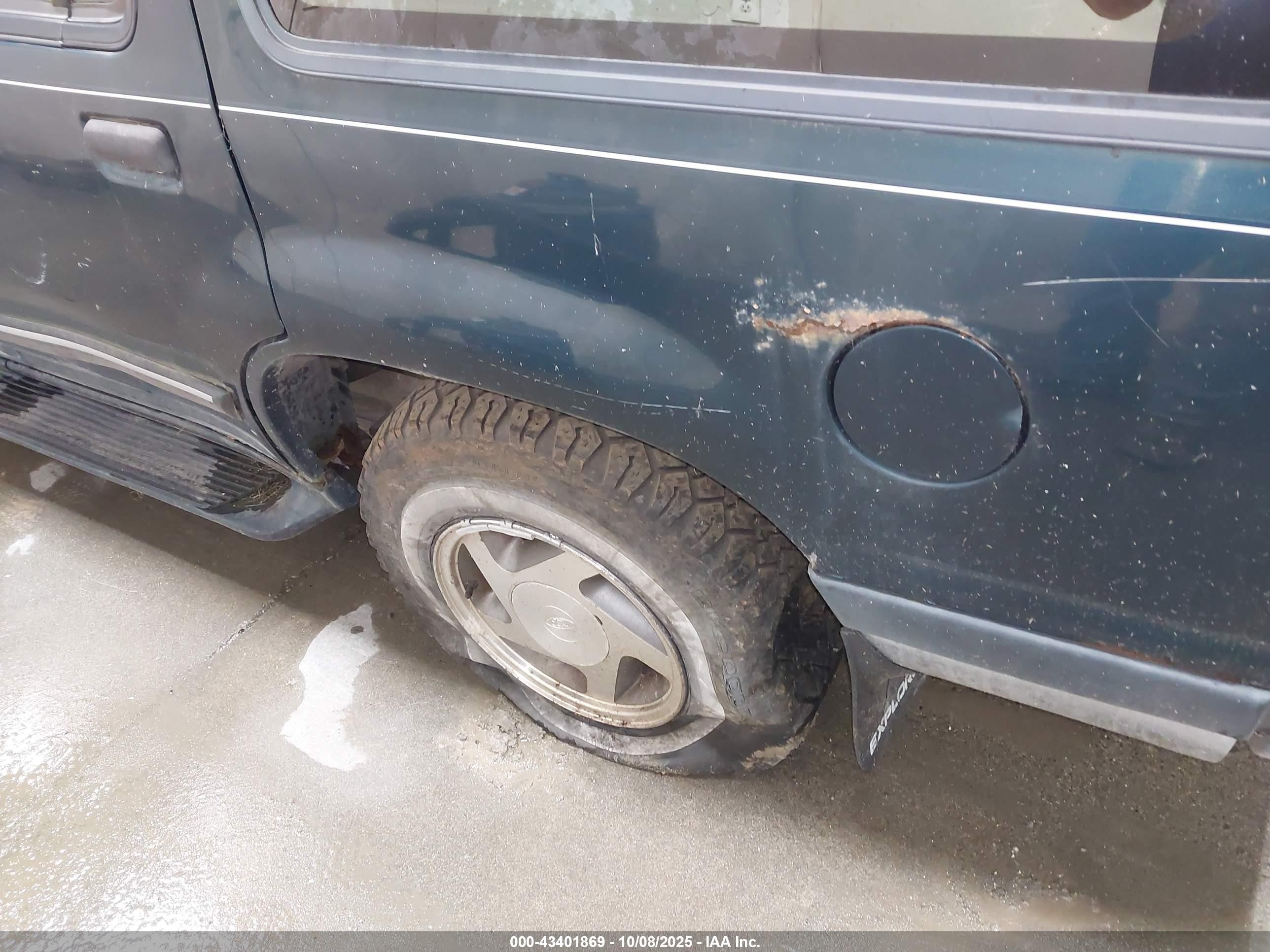 1994 Ford Explorer   Green vin: 1FMDU34X6RUC66042