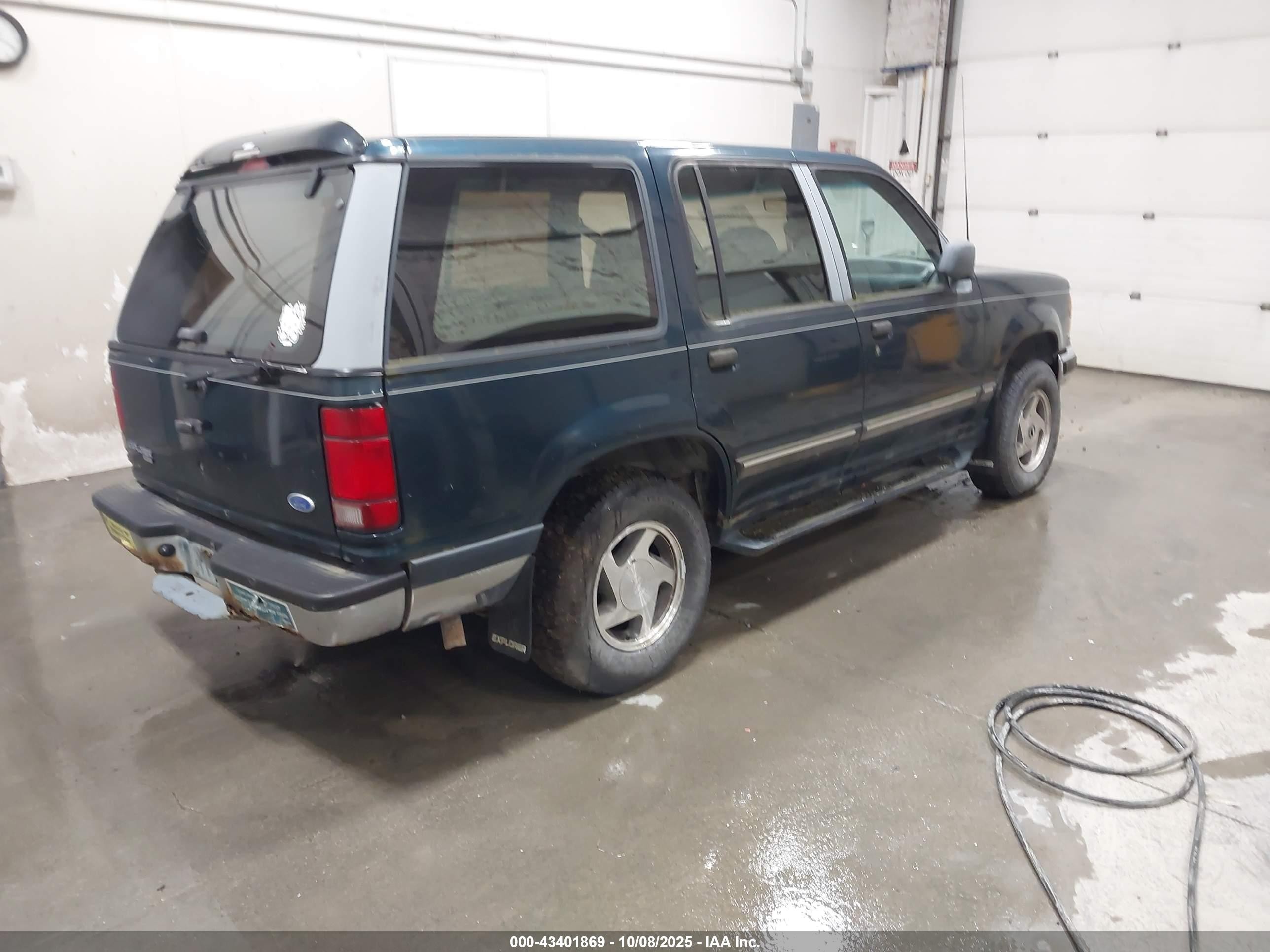1994 Ford Explorer   Green vin: 1FMDU34X6RUC66042