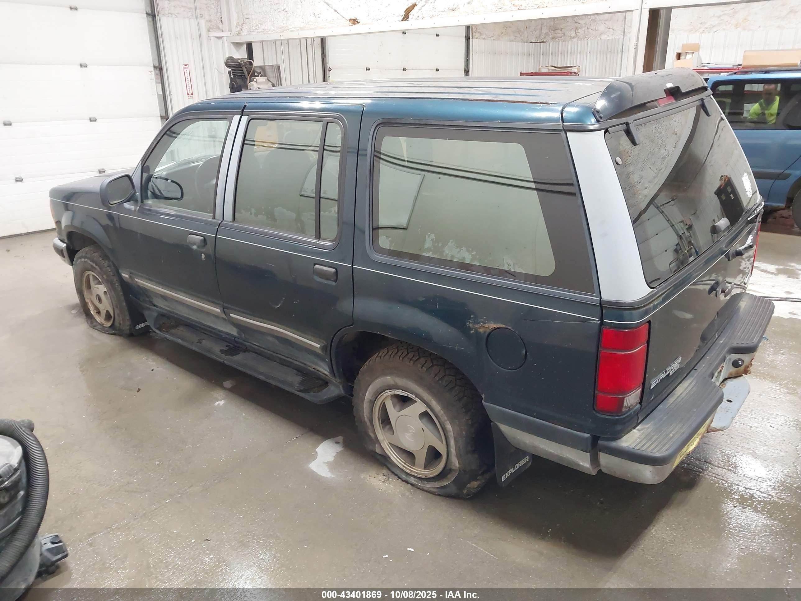1994 Ford Explorer   Green vin: 1FMDU34X6RUC66042