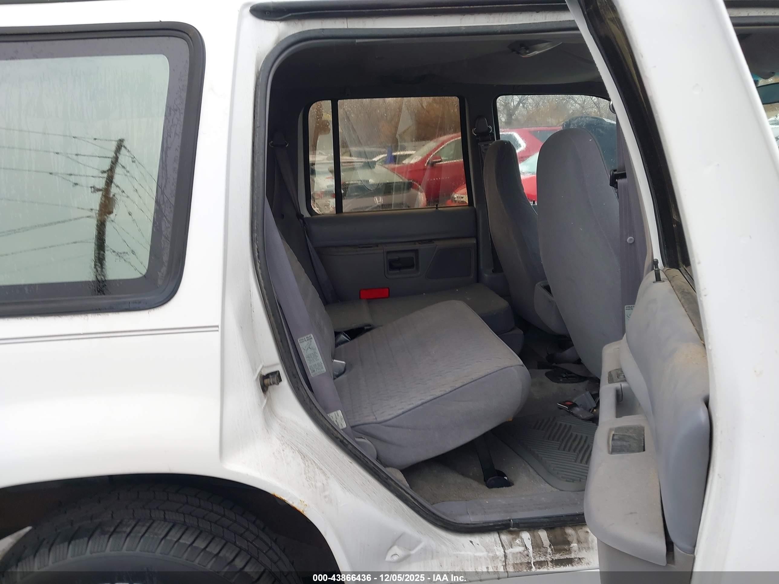 1994 Ford Explorer   White vin: 1FMDU34X6RUE80979