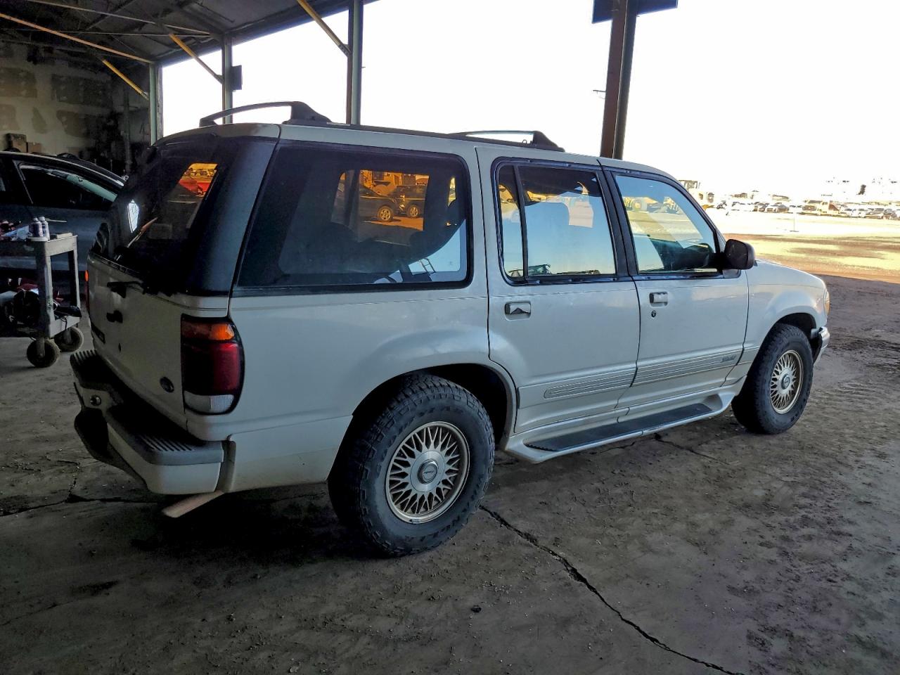 1995 Ford Explorer White vin: 1FMDU34X6SUB02876