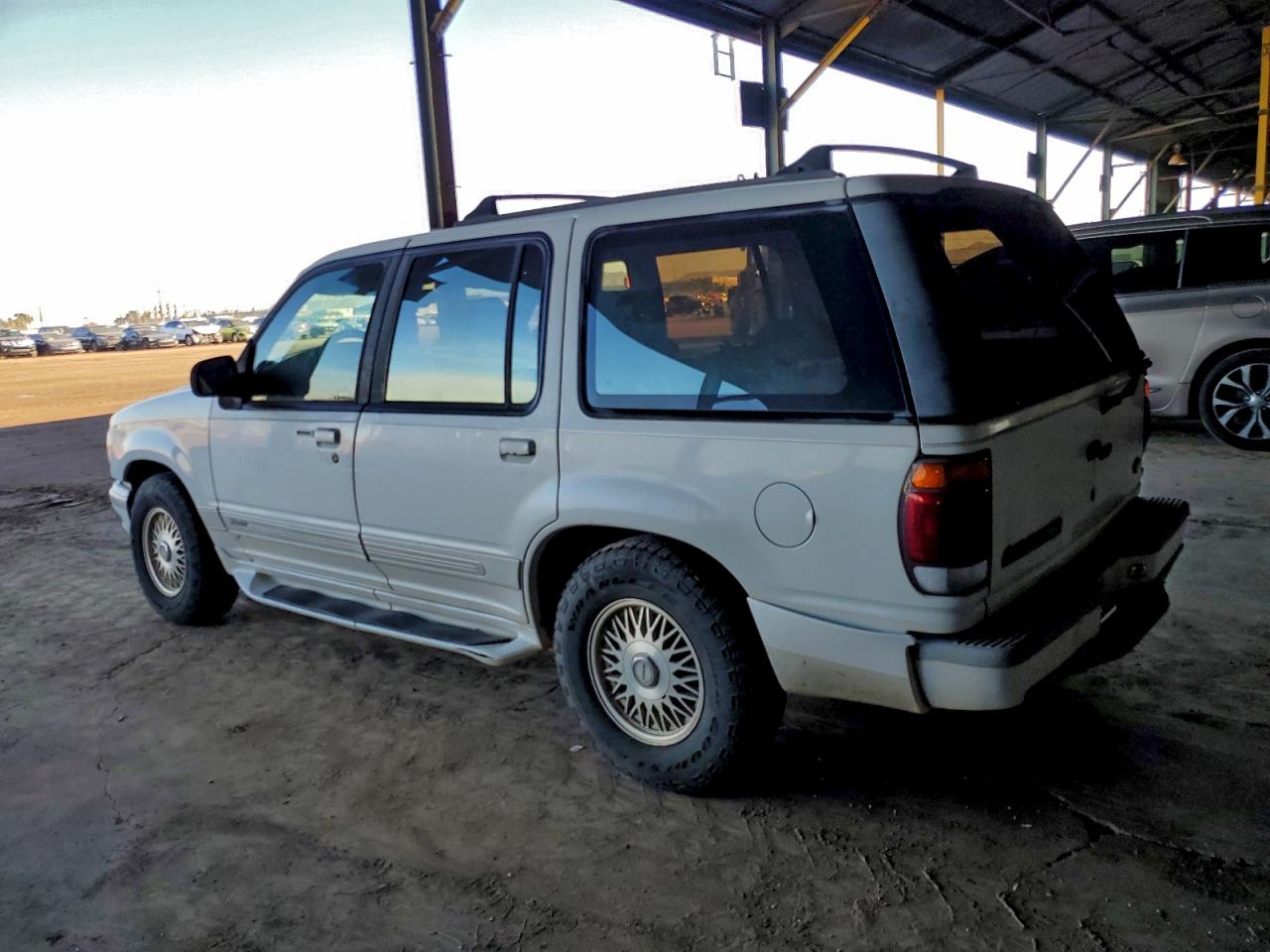 1995 Ford Explorer White vin: 1FMDU34X6SUB02876