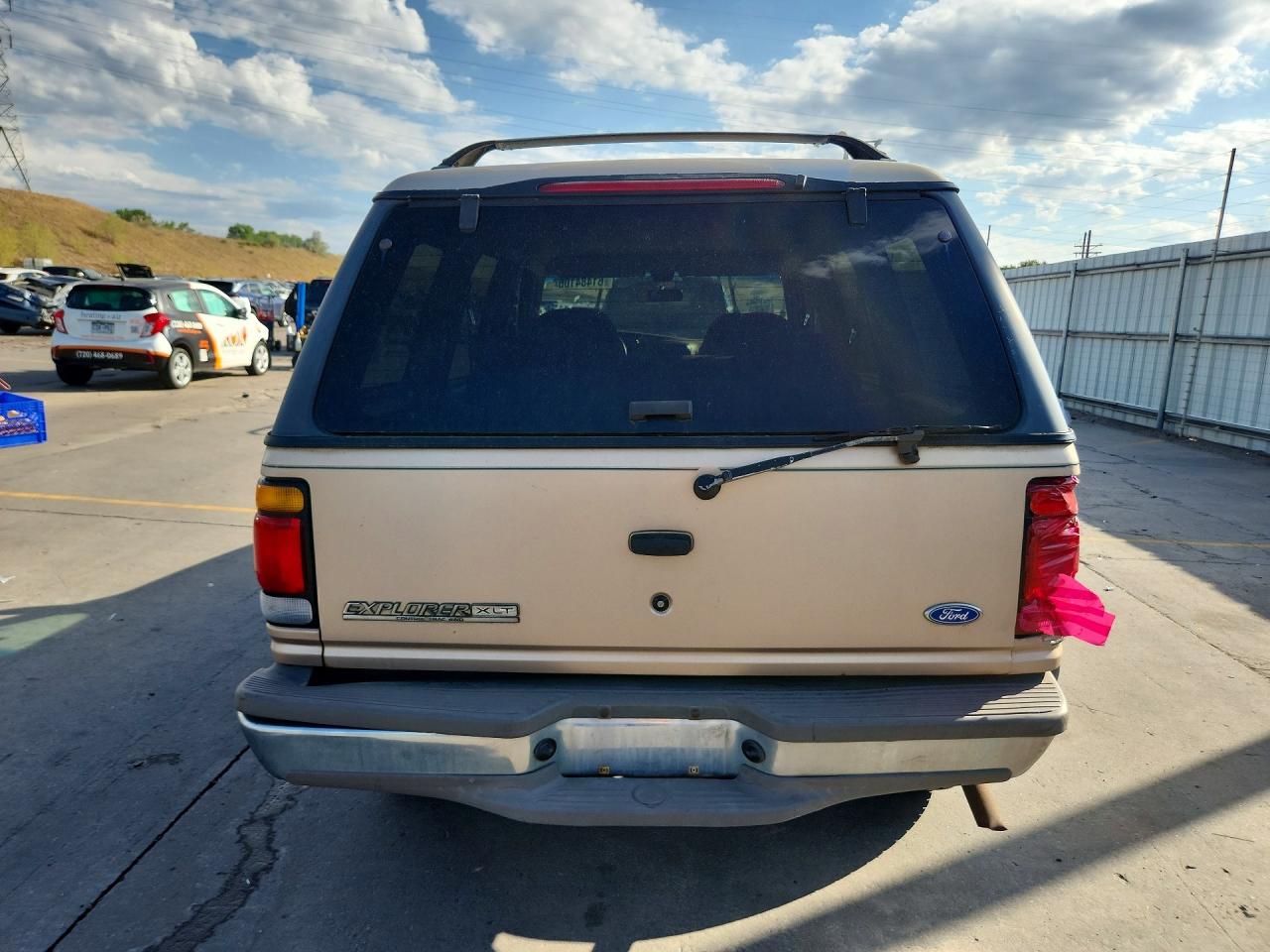 1996 Ford Explorer Gold vin: 1FMDU34X6TUA17053
