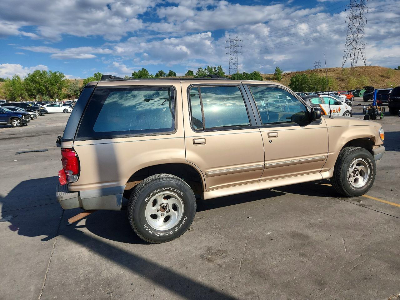 1996 Ford Explorer Gold vin: 1FMDU34X6TUA17053