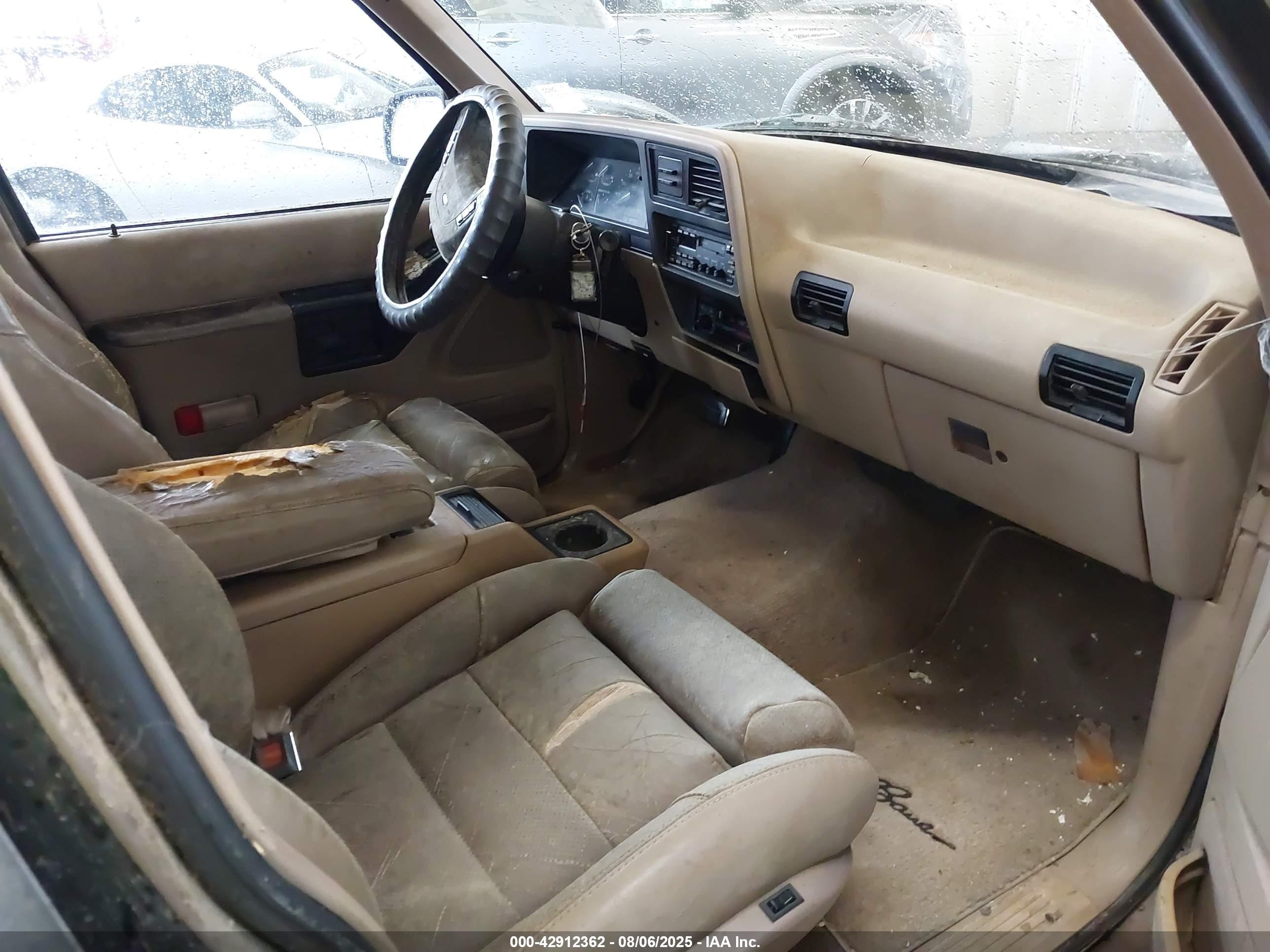 1991 Ford Explorer   Золотой vin: 1FMDU34X7MUB58747
