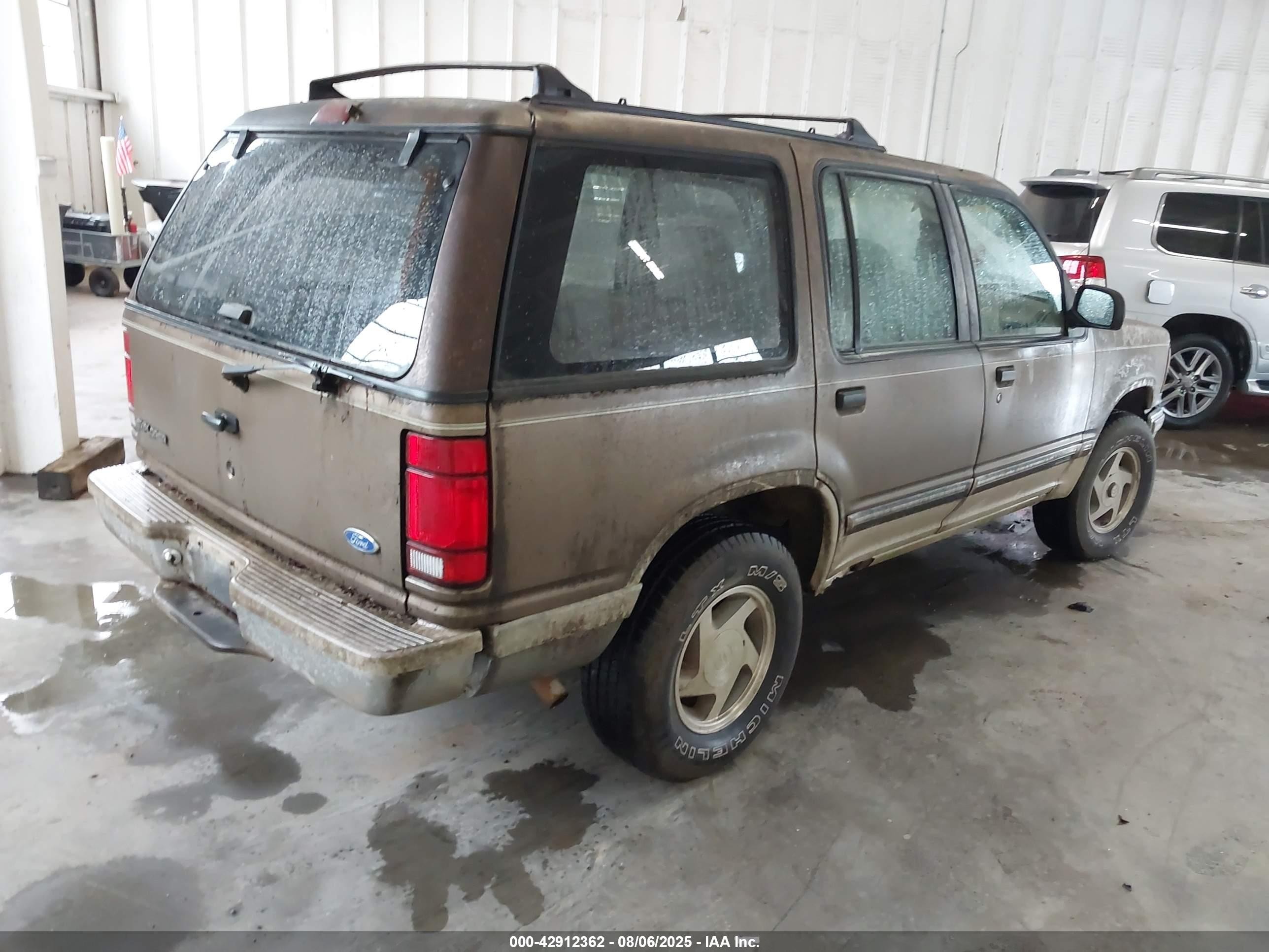1991 Ford Explorer   Золотой vin: 1FMDU34X7MUB58747
