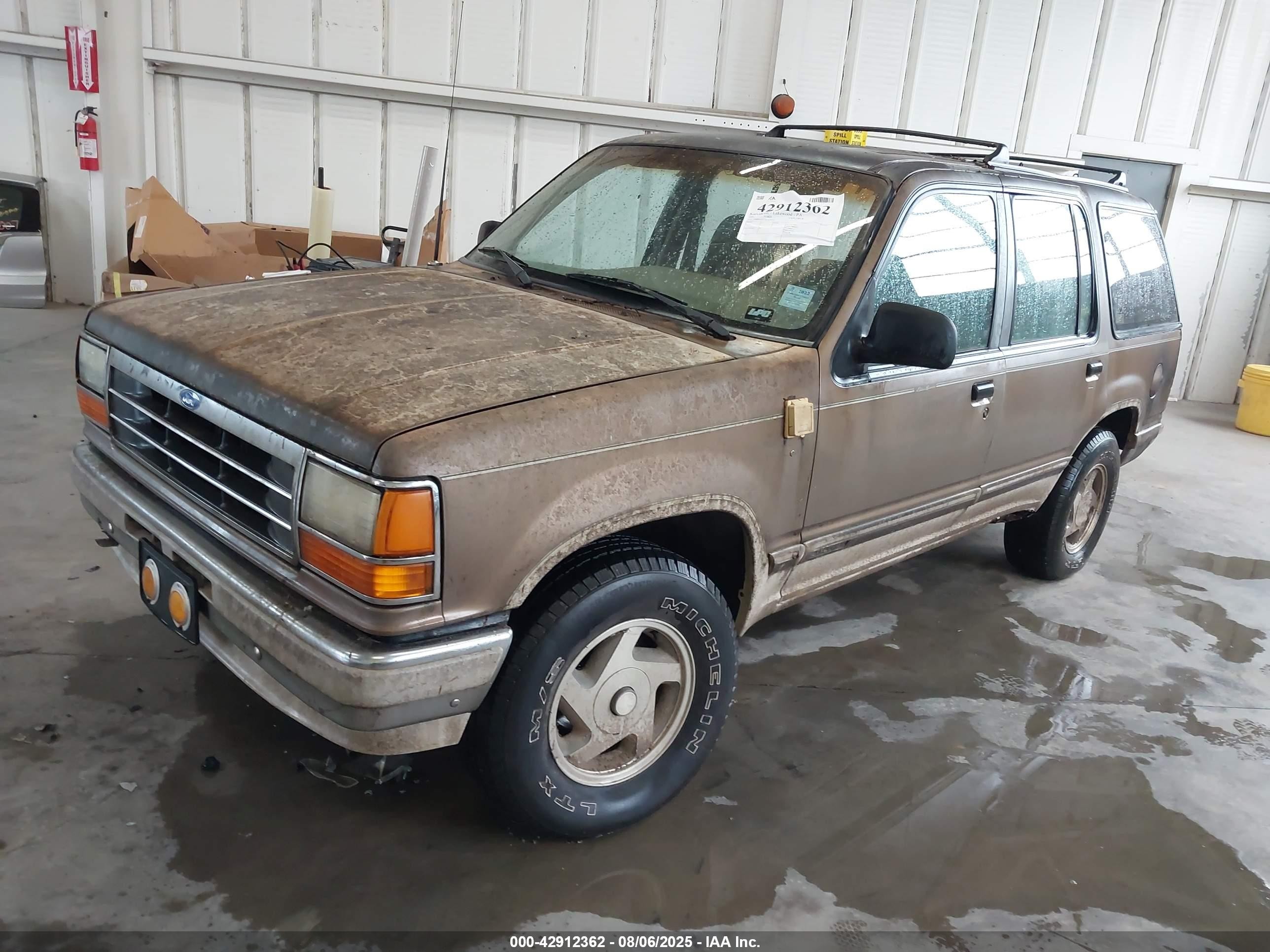 1991 Ford Explorer   Золотой vin: 1FMDU34X7MUB58747