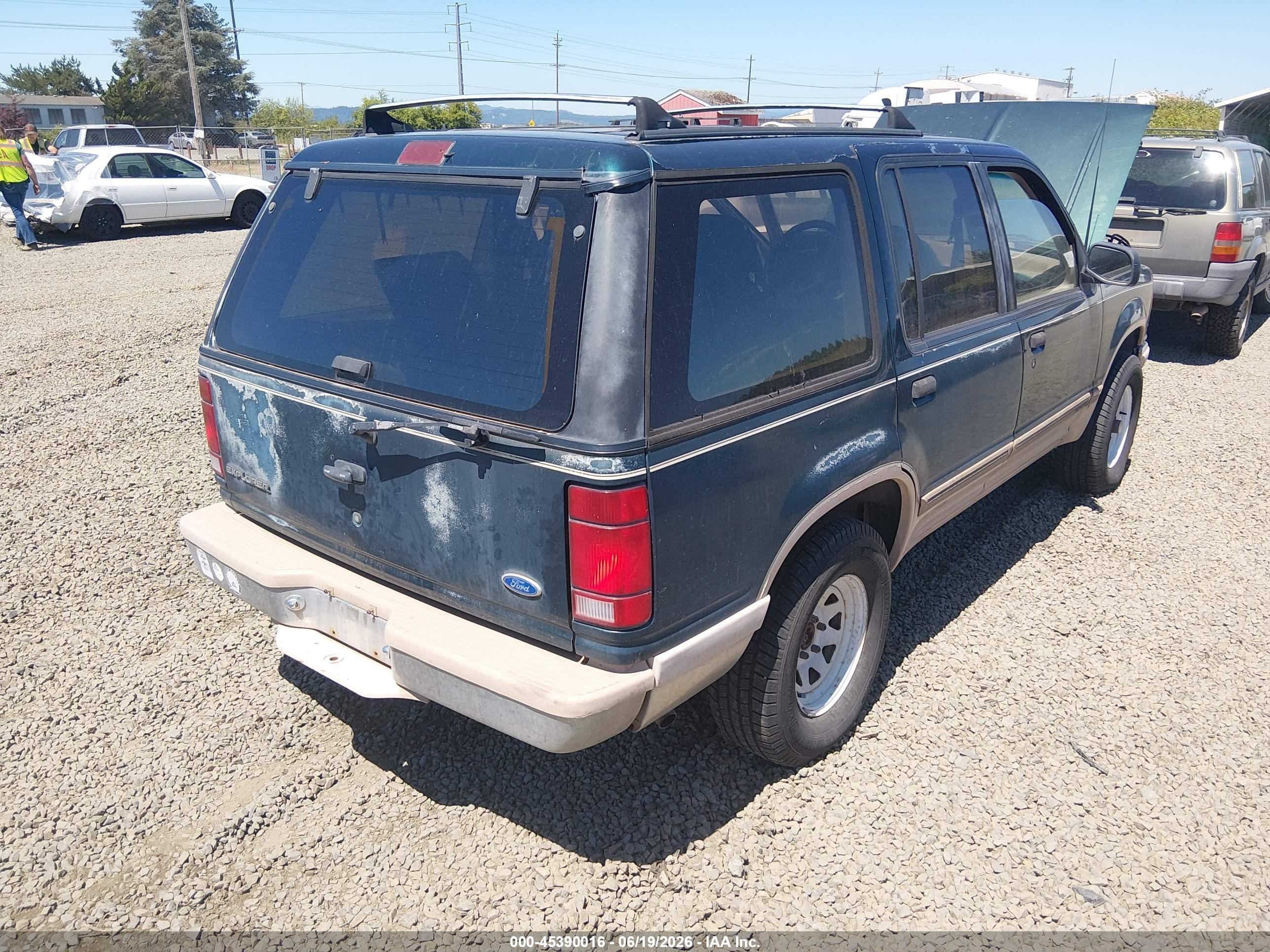 1992 Ford Explorer   Green vin: 1FMDU34X7NUC14932