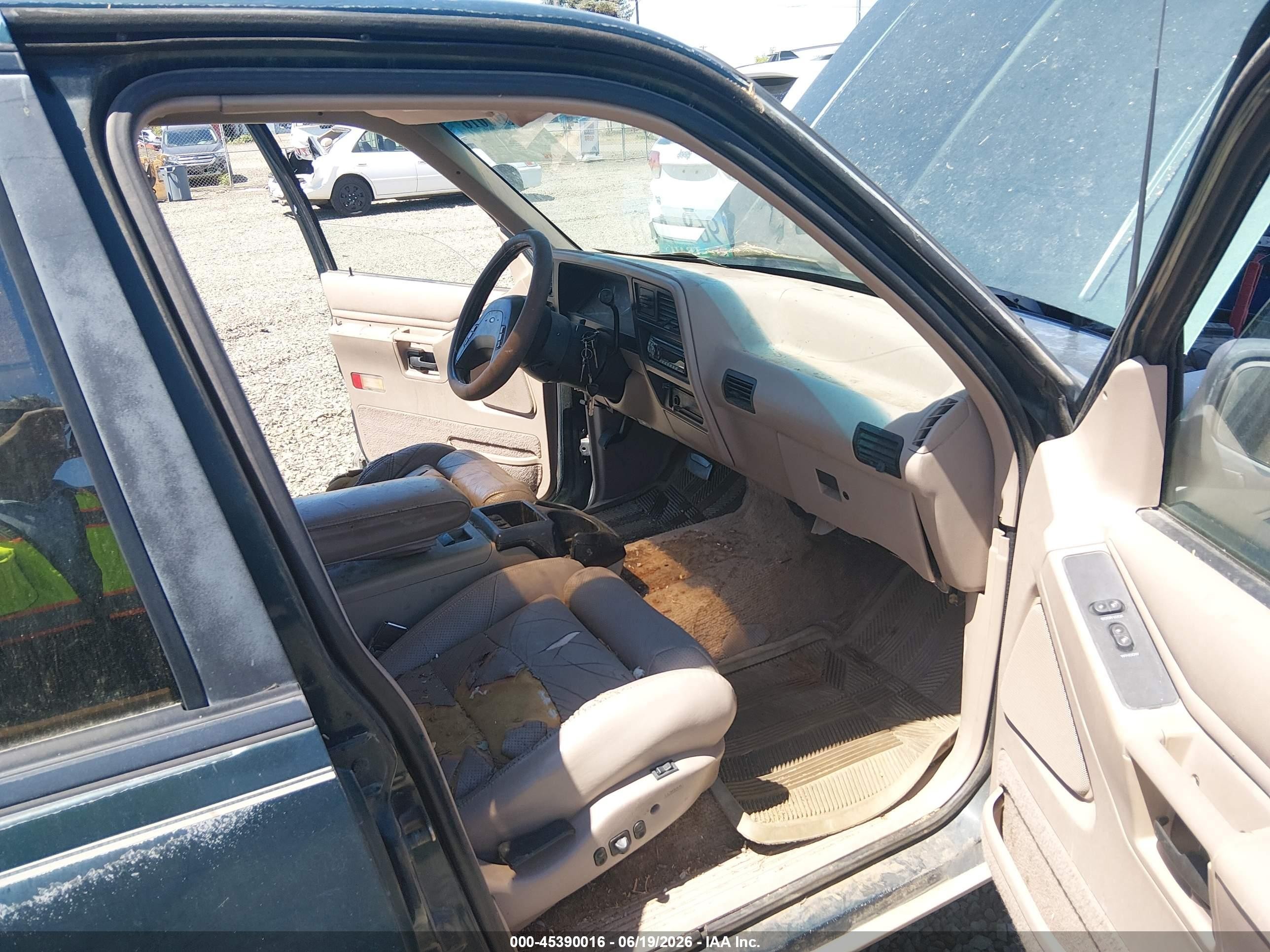 1992 Ford Explorer   Green vin: 1FMDU34X7NUC14932