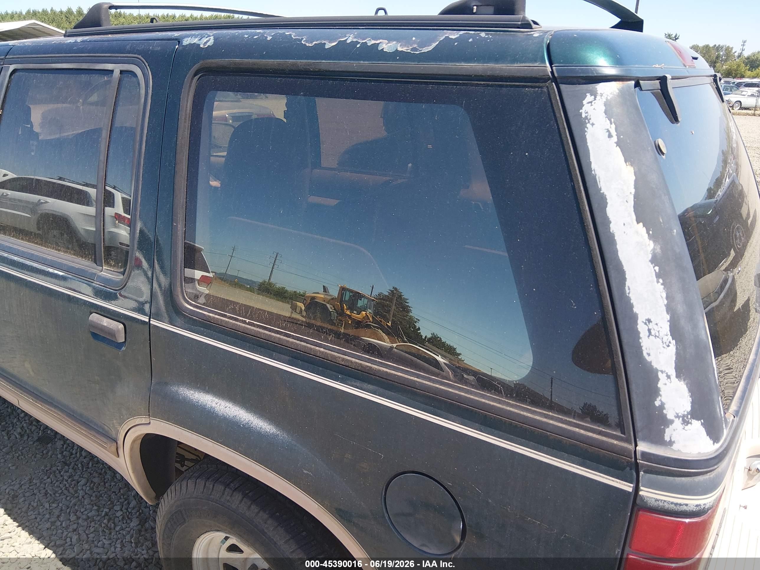 1992 Ford Explorer   Green vin: 1FMDU34X7NUC14932