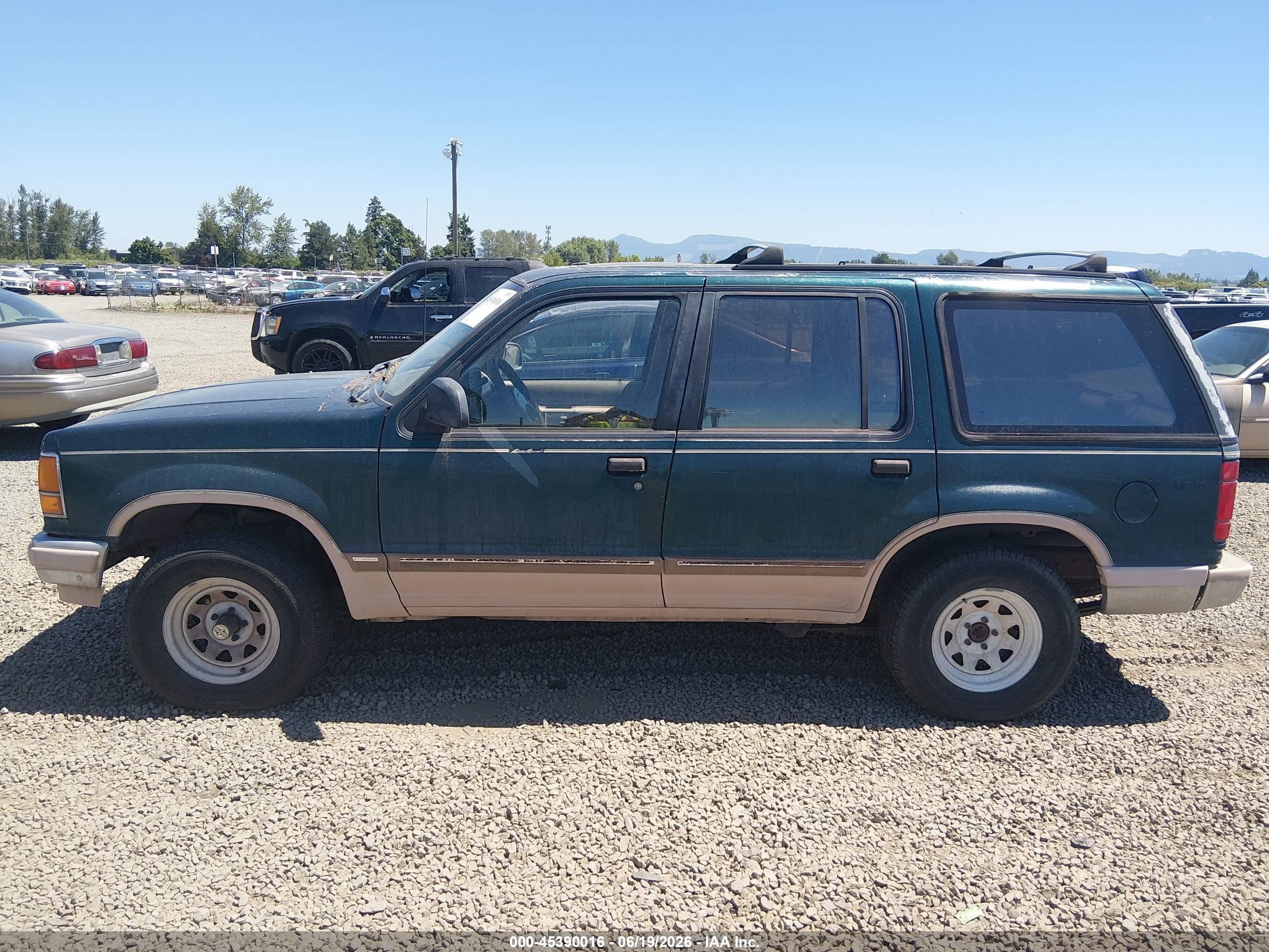 1992 Ford Explorer   Green vin: 1FMDU34X7NUC14932