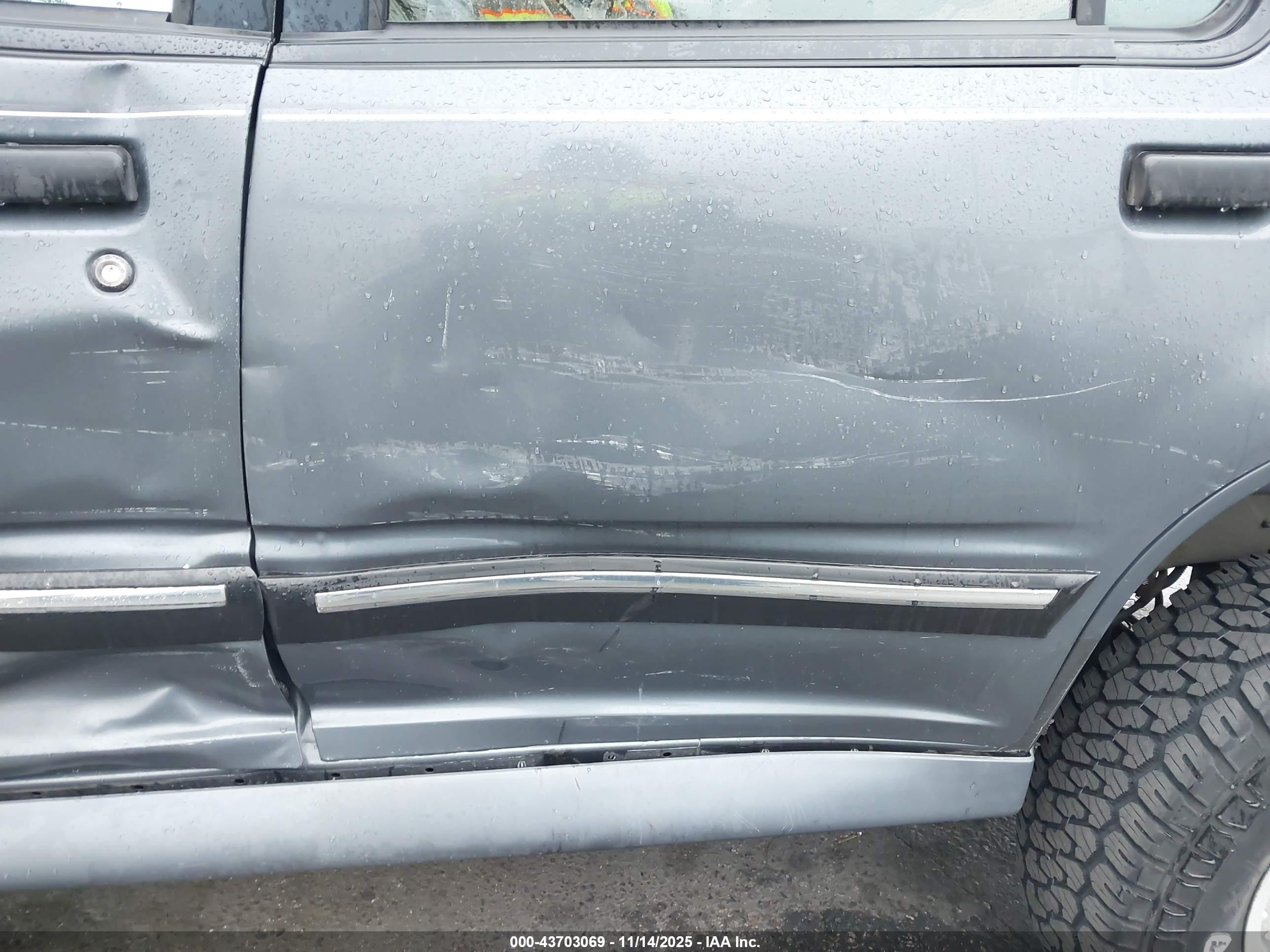 1994 Ford Explorer   Blue vin: 1FMDU34X7RUC57611