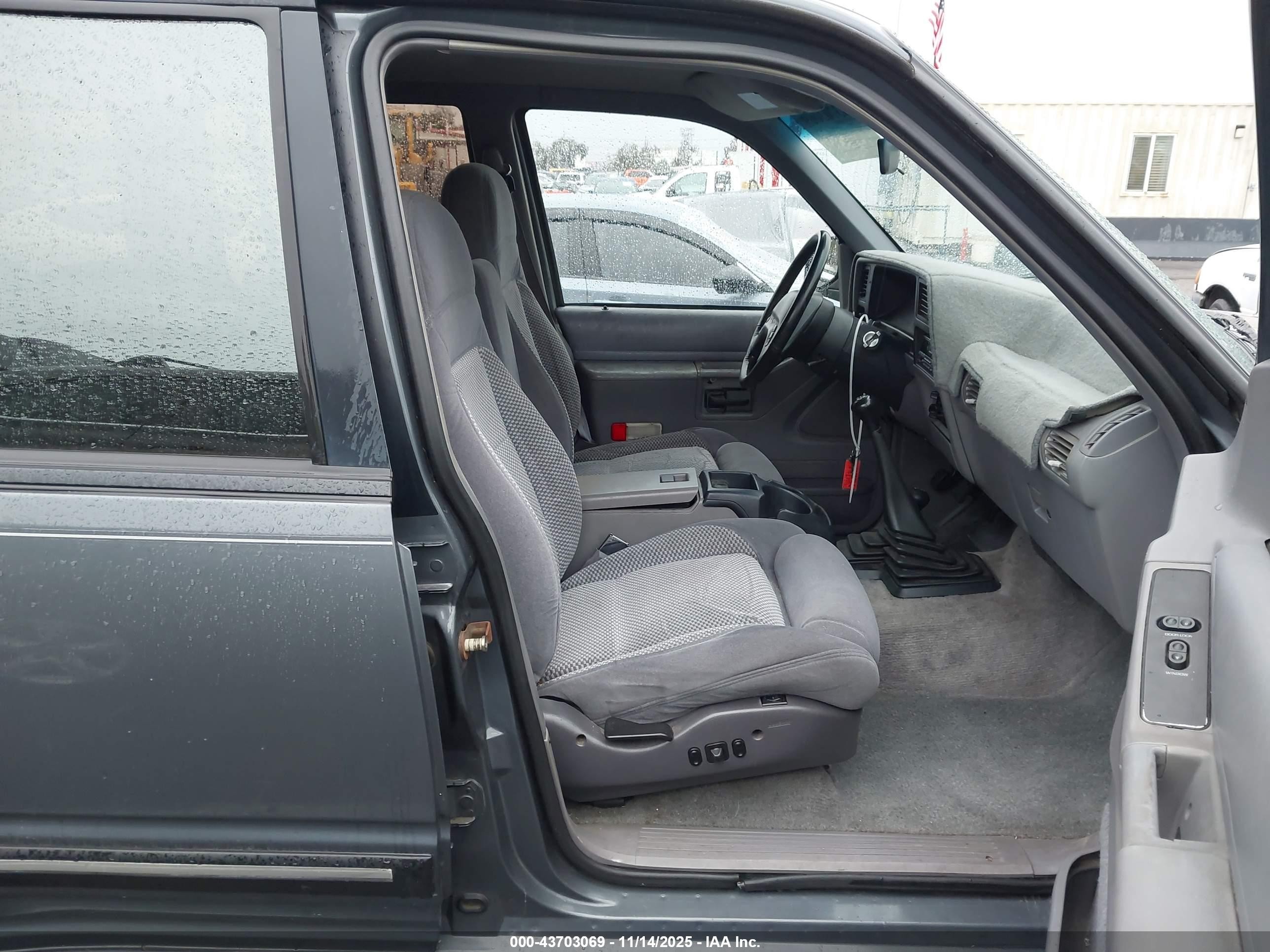 1994 Ford Explorer   Blue vin: 1FMDU34X7RUC57611
