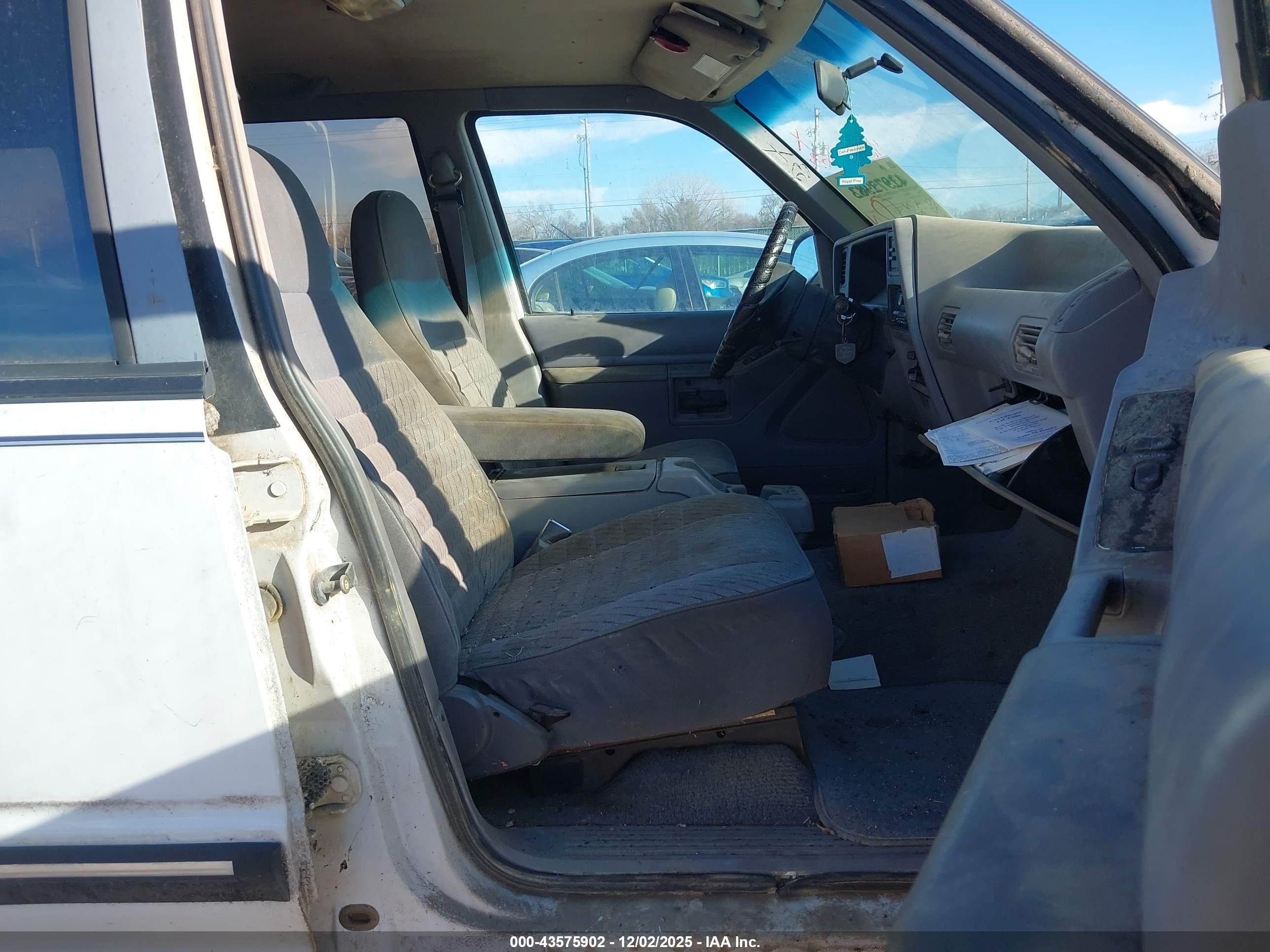 1994 Ford Explorer   White vin: 1FMDU34X7RUE35713