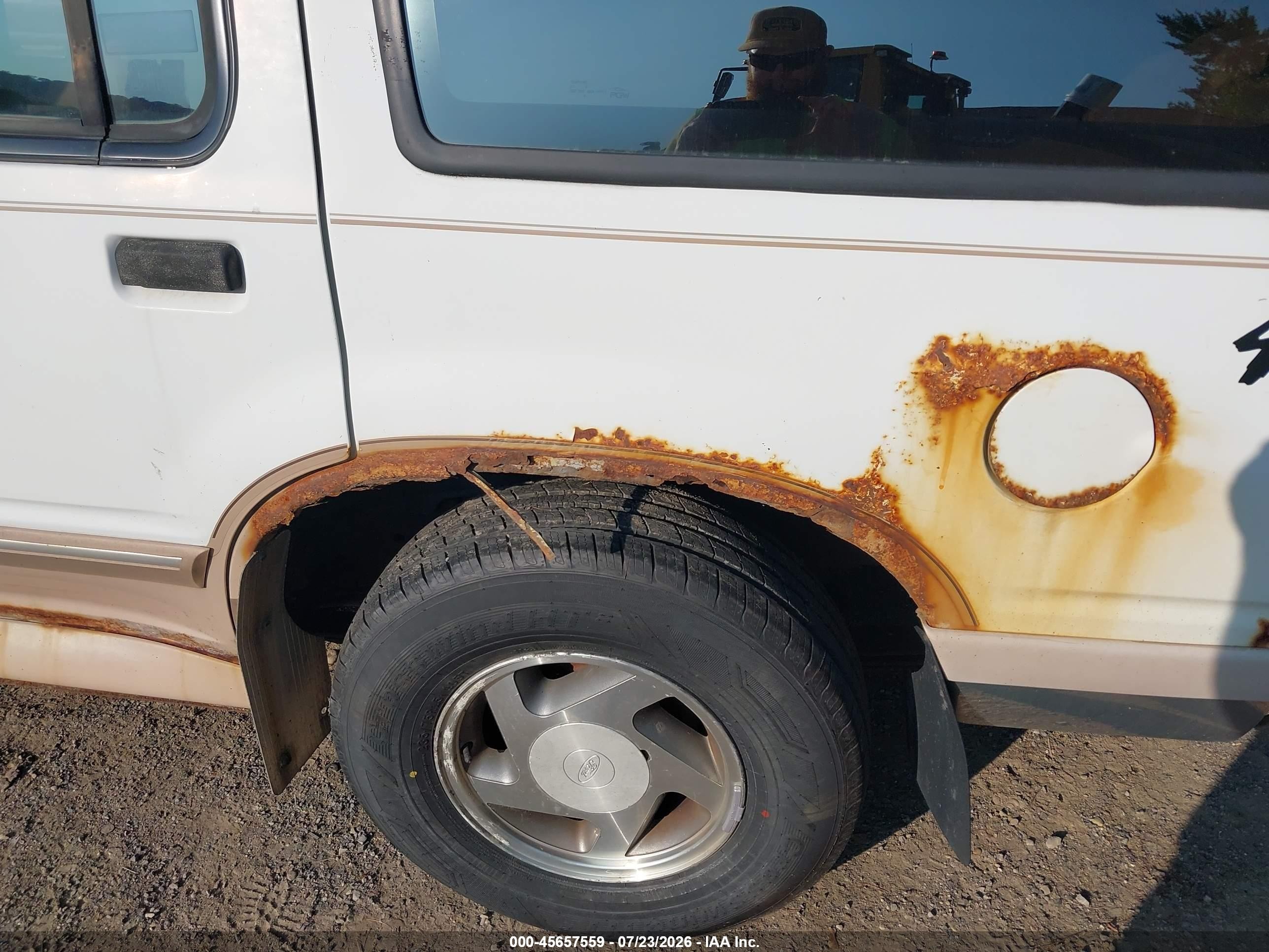 1994 Ford Explorer   Белый vin: 1FMDU34X8RUC33348