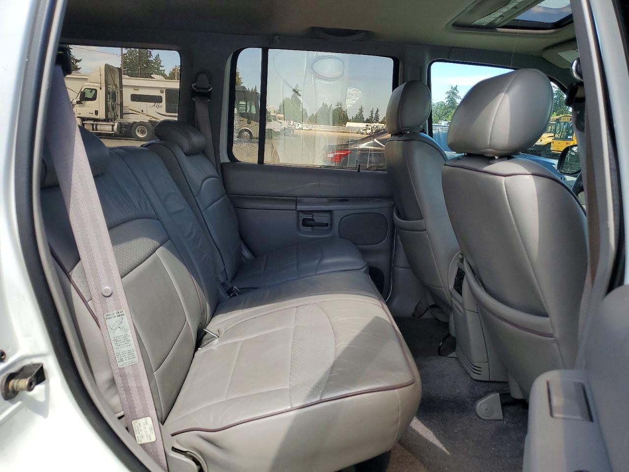 1995 Ford Explorer White vin: 1FMDU34X8SZB91160