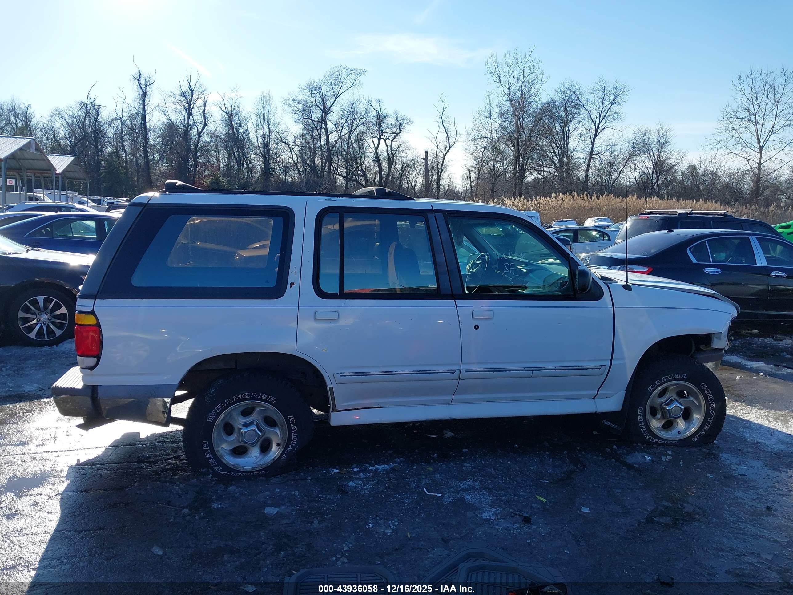 1996 Ford Explorer   White vin: 1FMDU34X8TUD85153