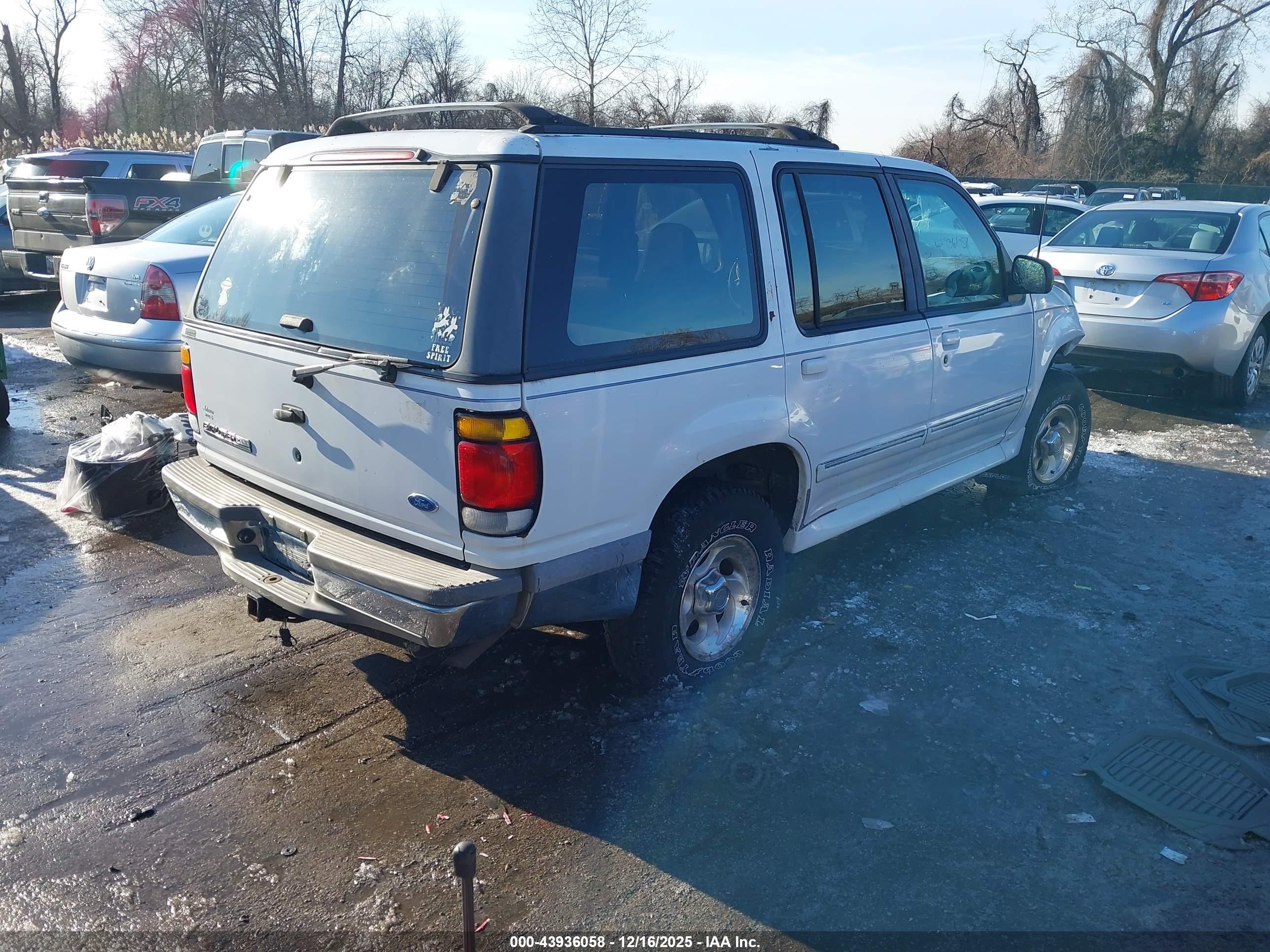 1996 Ford Explorer   White vin: 1FMDU34X8TUD85153