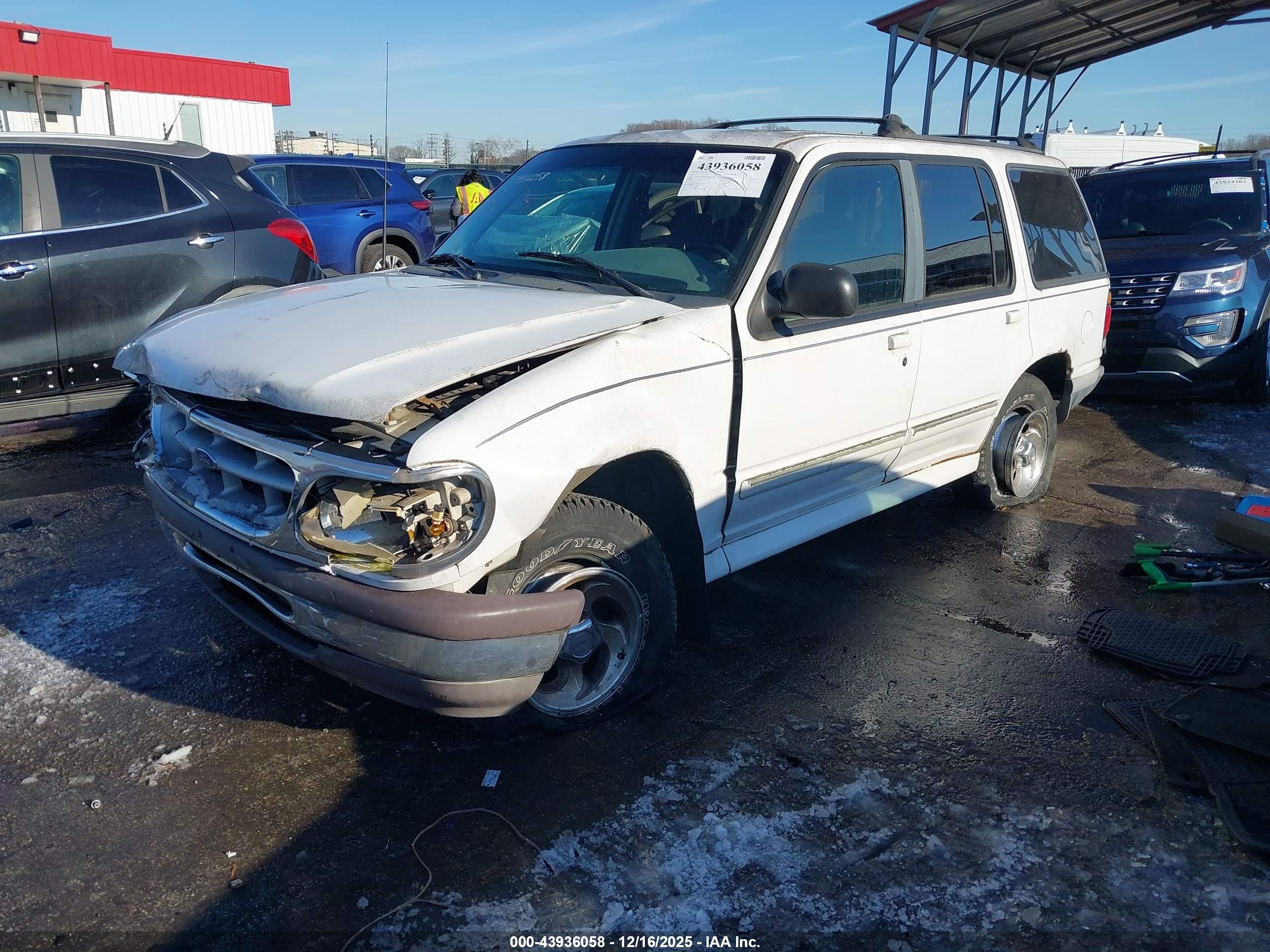 1996 Ford Explorer   White vin: 1FMDU34X8TUD85153