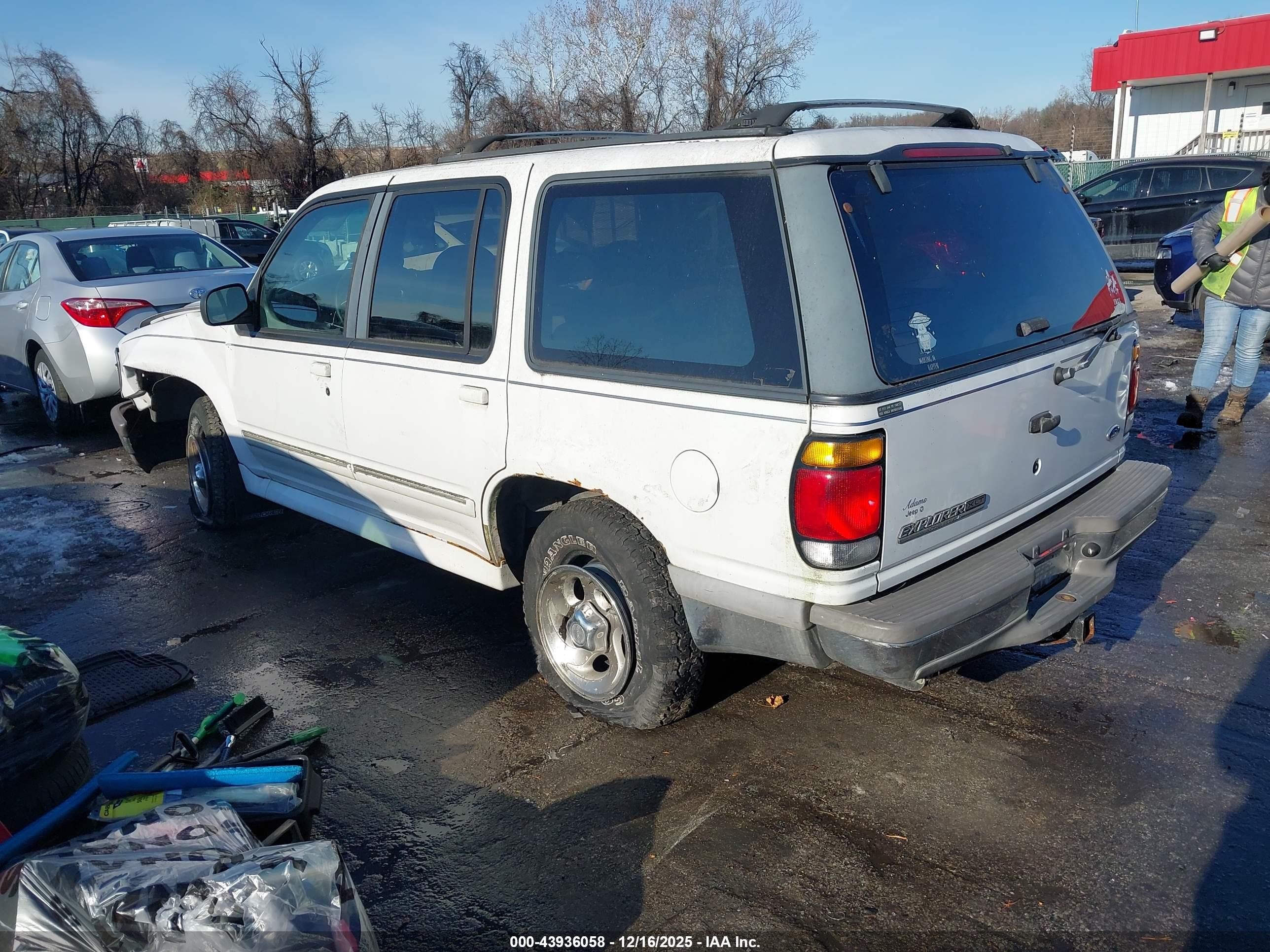 1996 Ford Explorer   White vin: 1FMDU34X8TUD85153