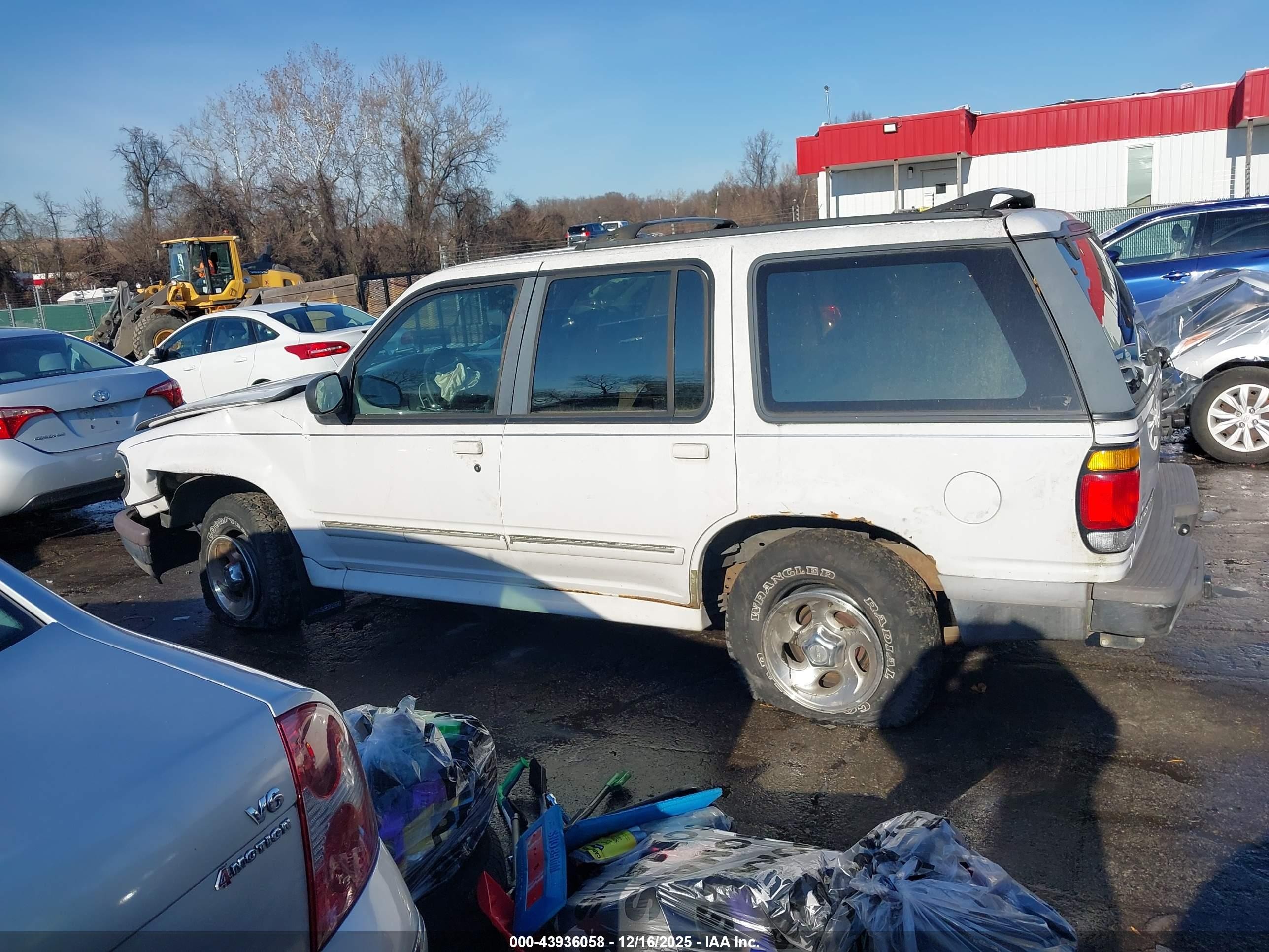 1996 Ford Explorer   White vin: 1FMDU34X8TUD85153