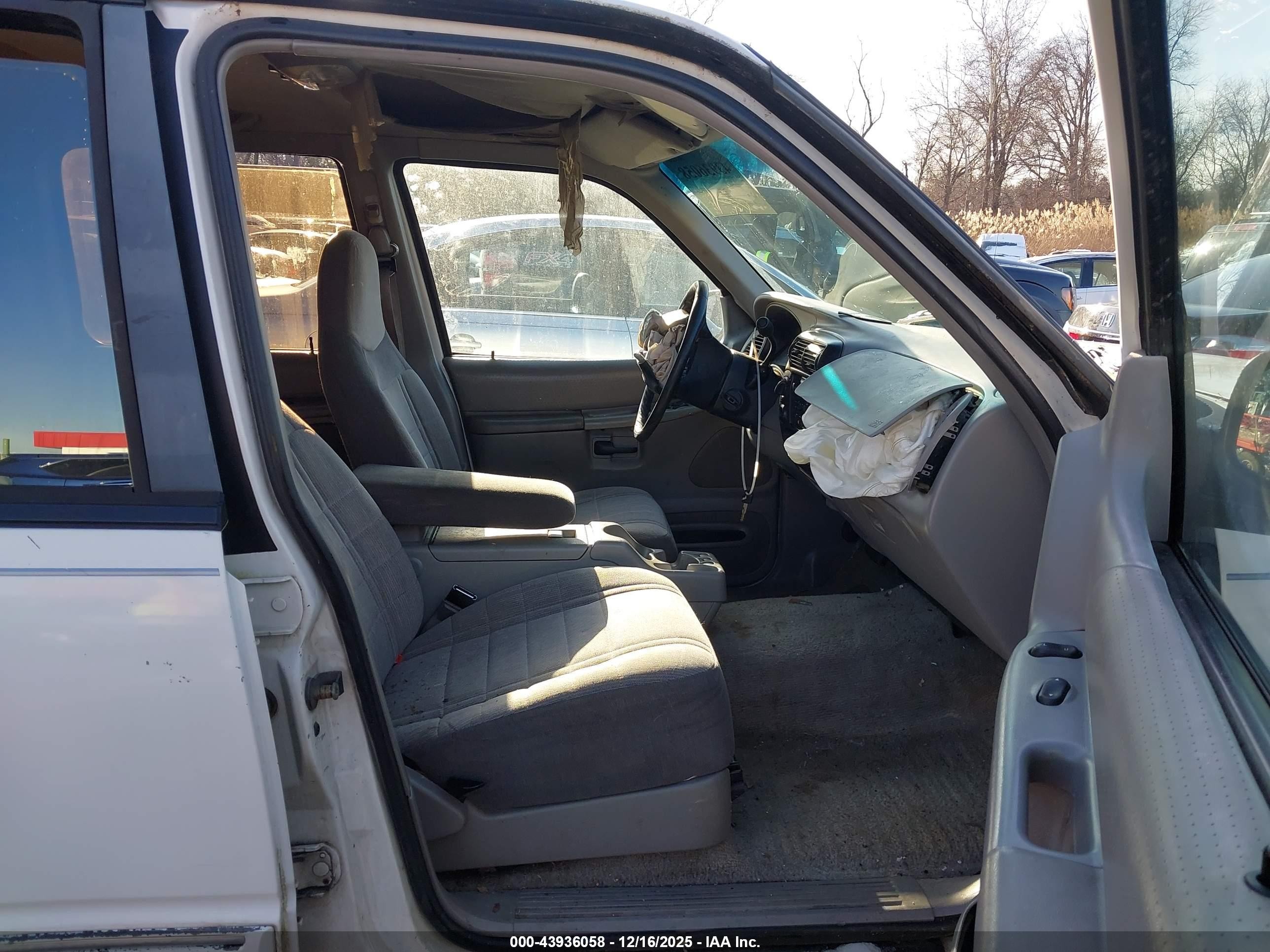 1996 Ford Explorer   White vin: 1FMDU34X8TUD85153