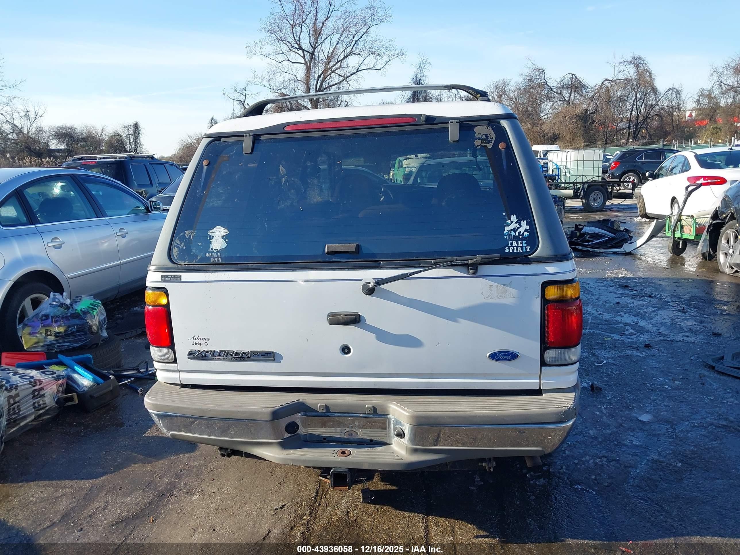 1996 Ford Explorer   White vin: 1FMDU34X8TUD85153