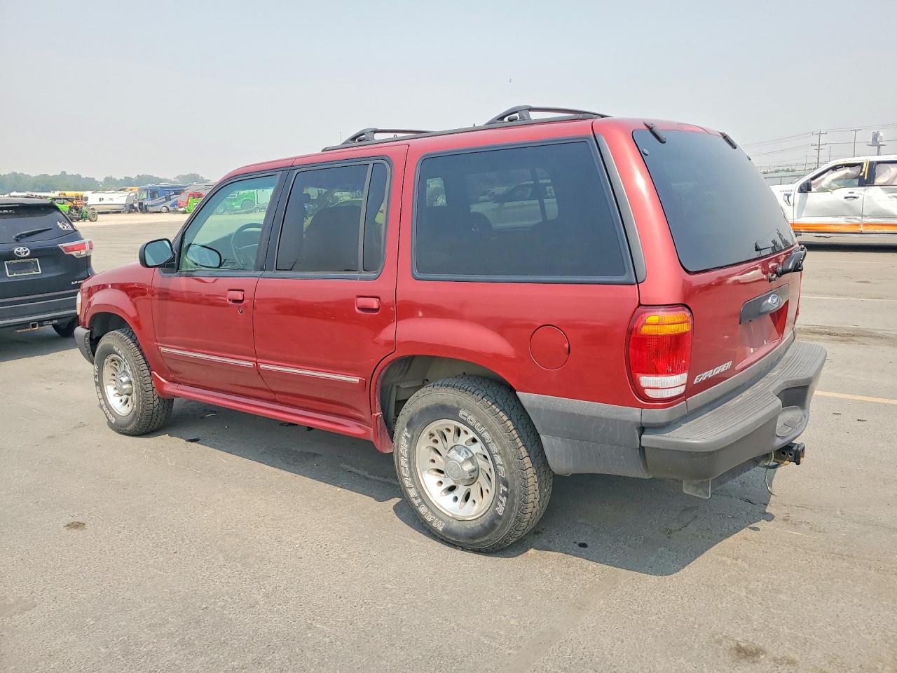 1999 Ford Explorer Maroon vin: 1FMDU34X8XZB06194