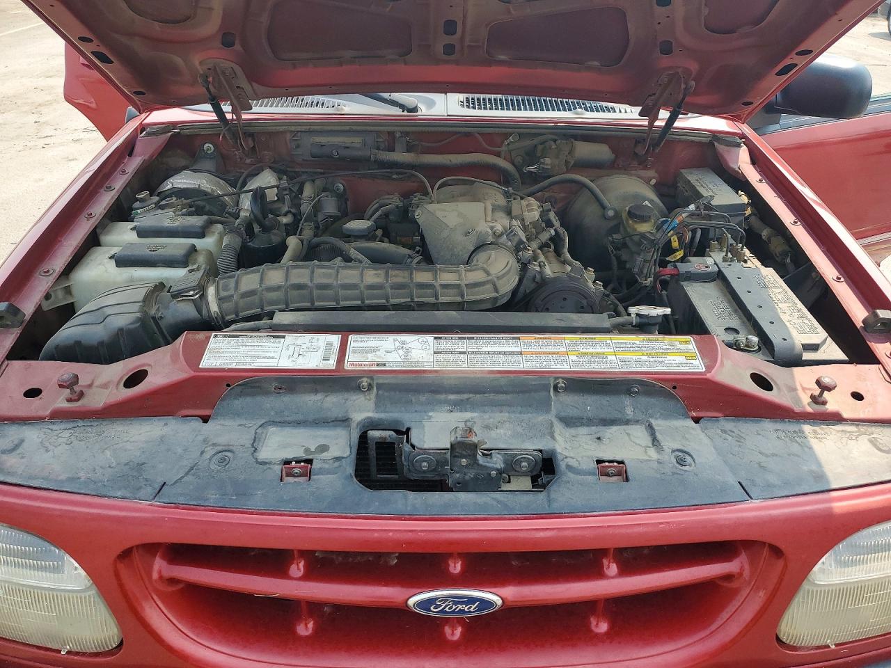 1999 Ford Explorer Maroon vin: 1FMDU34X8XZB06194