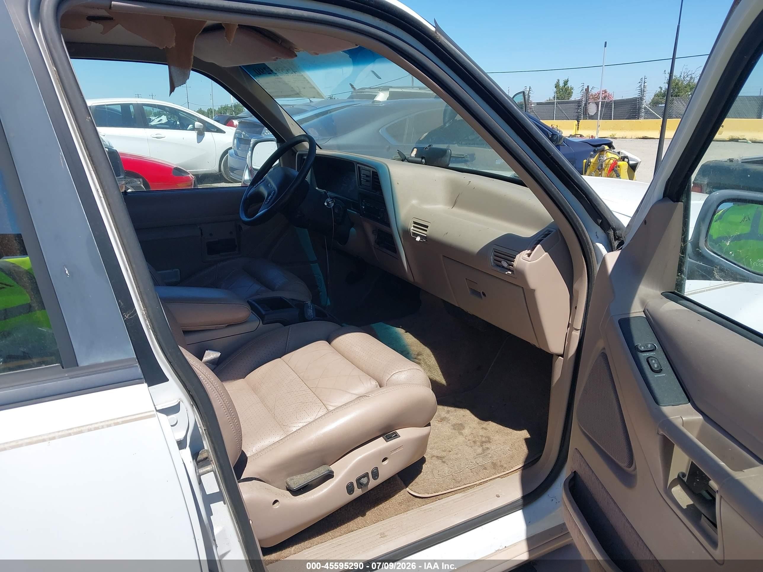 1993 Ford Explorer   White vin: 1FMDU34X9PUB42988