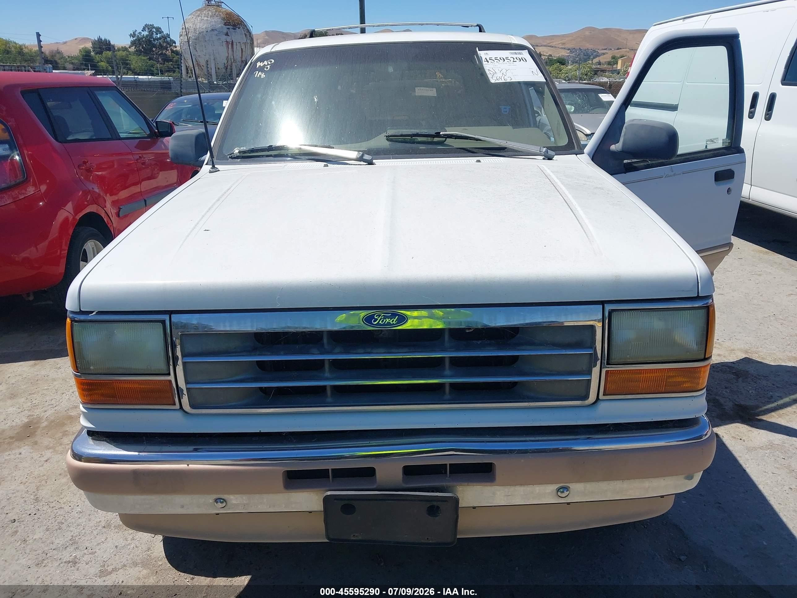 1993 Ford Explorer   White vin: 1FMDU34X9PUB42988