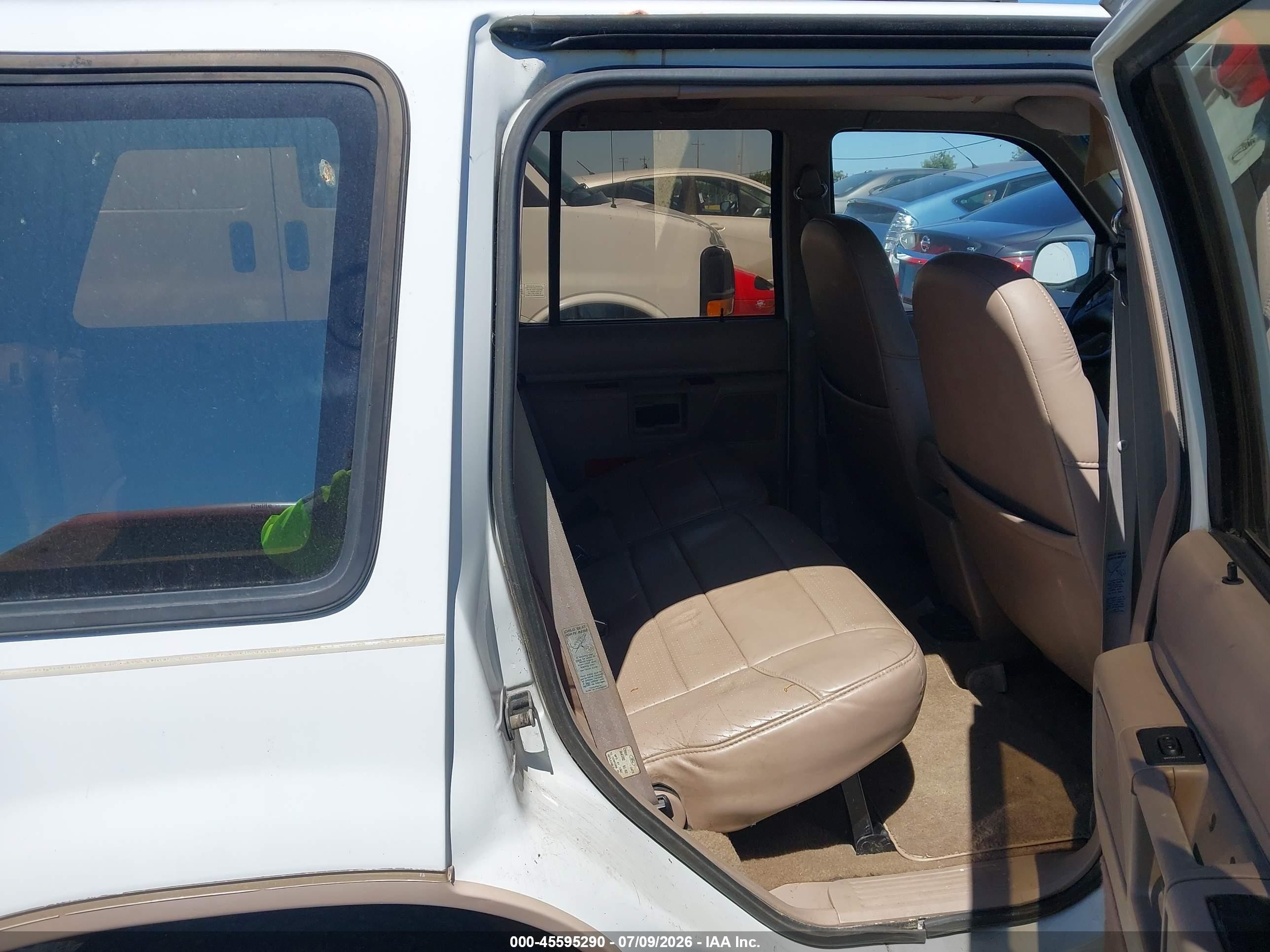 1993 Ford Explorer   White vin: 1FMDU34X9PUB42988