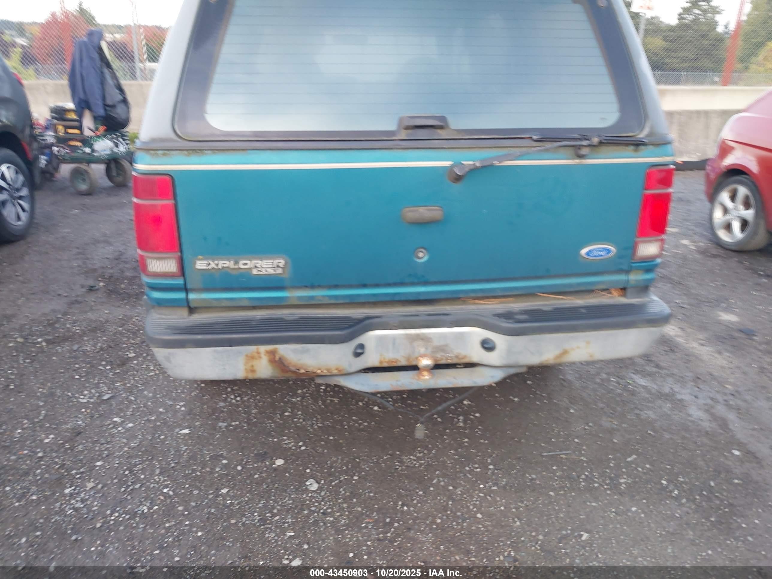 1994 Ford Explorer   Green vin: 1FMDU34X9RUC55066