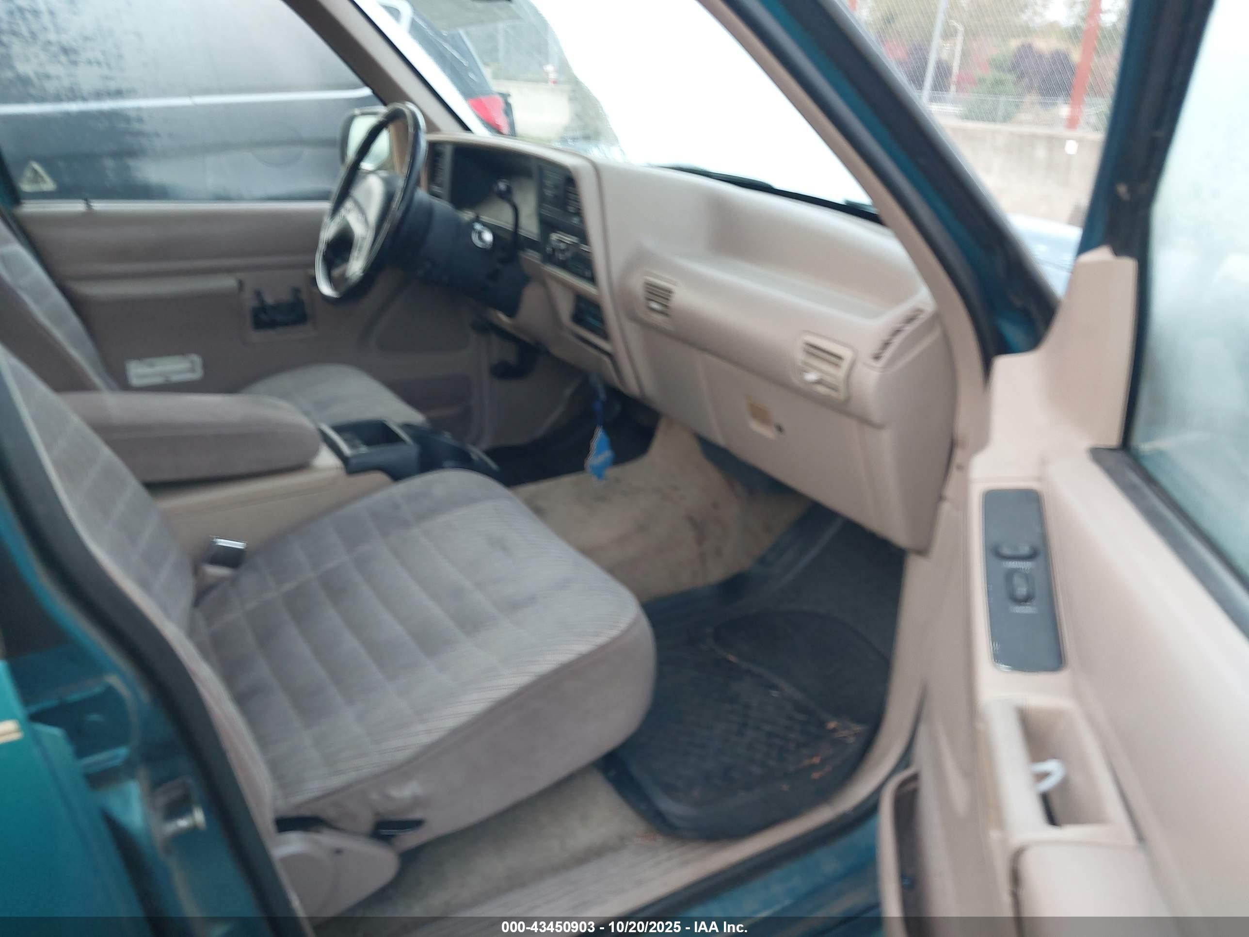 1994 Ford Explorer   Green vin: 1FMDU34X9RUC55066
