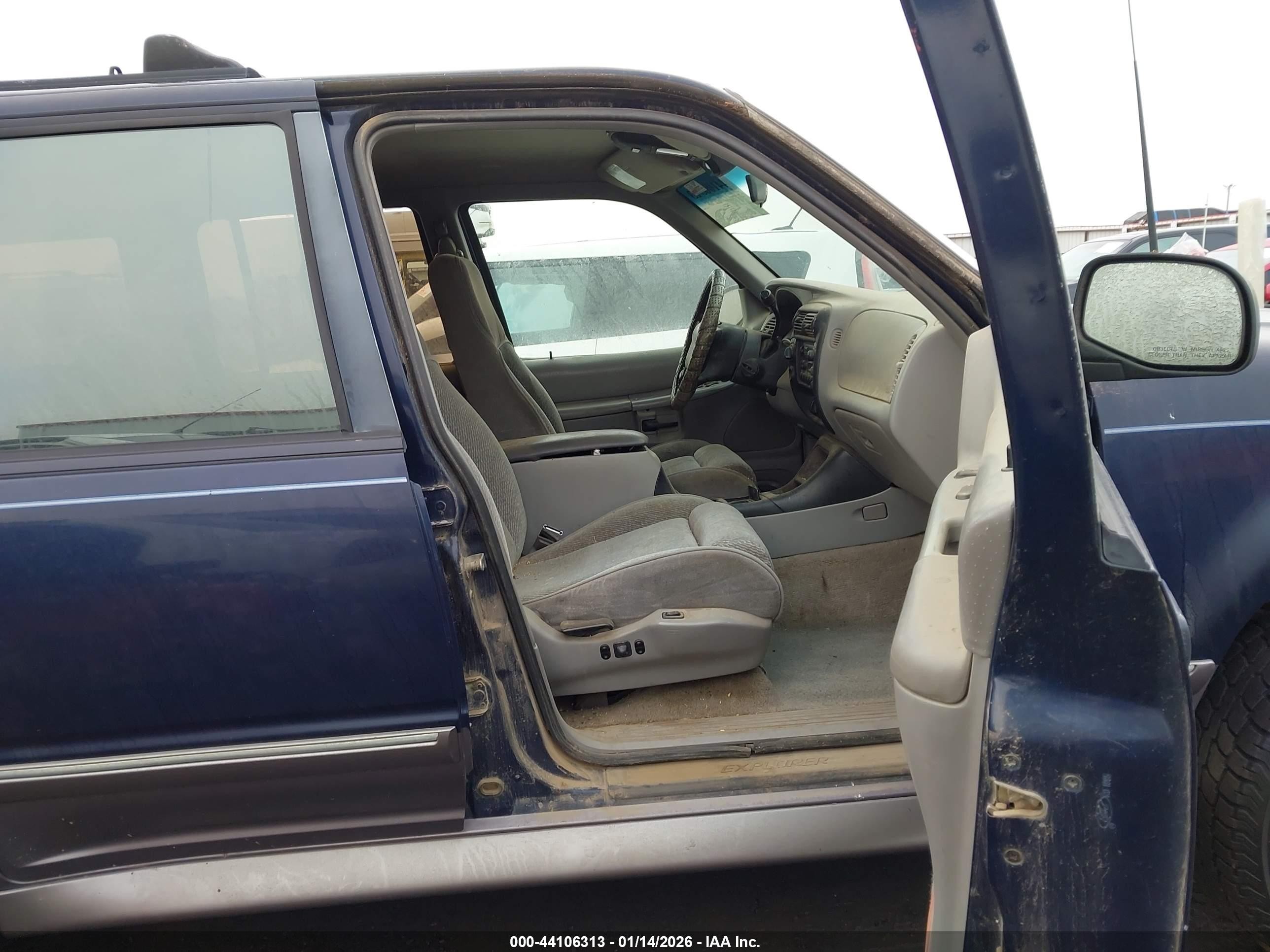 1995 Ford Explorer   Blue vin: 1FMDU34X9SZB24731