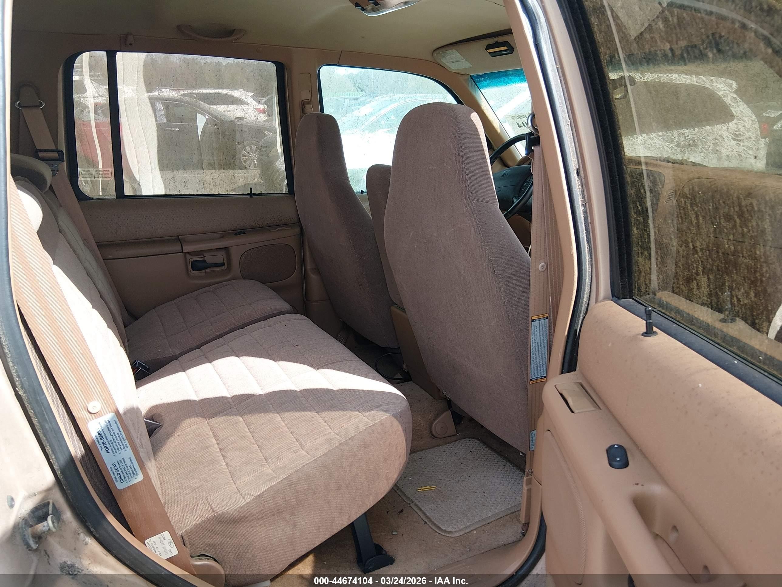 1996 Ford Explorer   Beige vin: 1FMDU34X9TUA23834