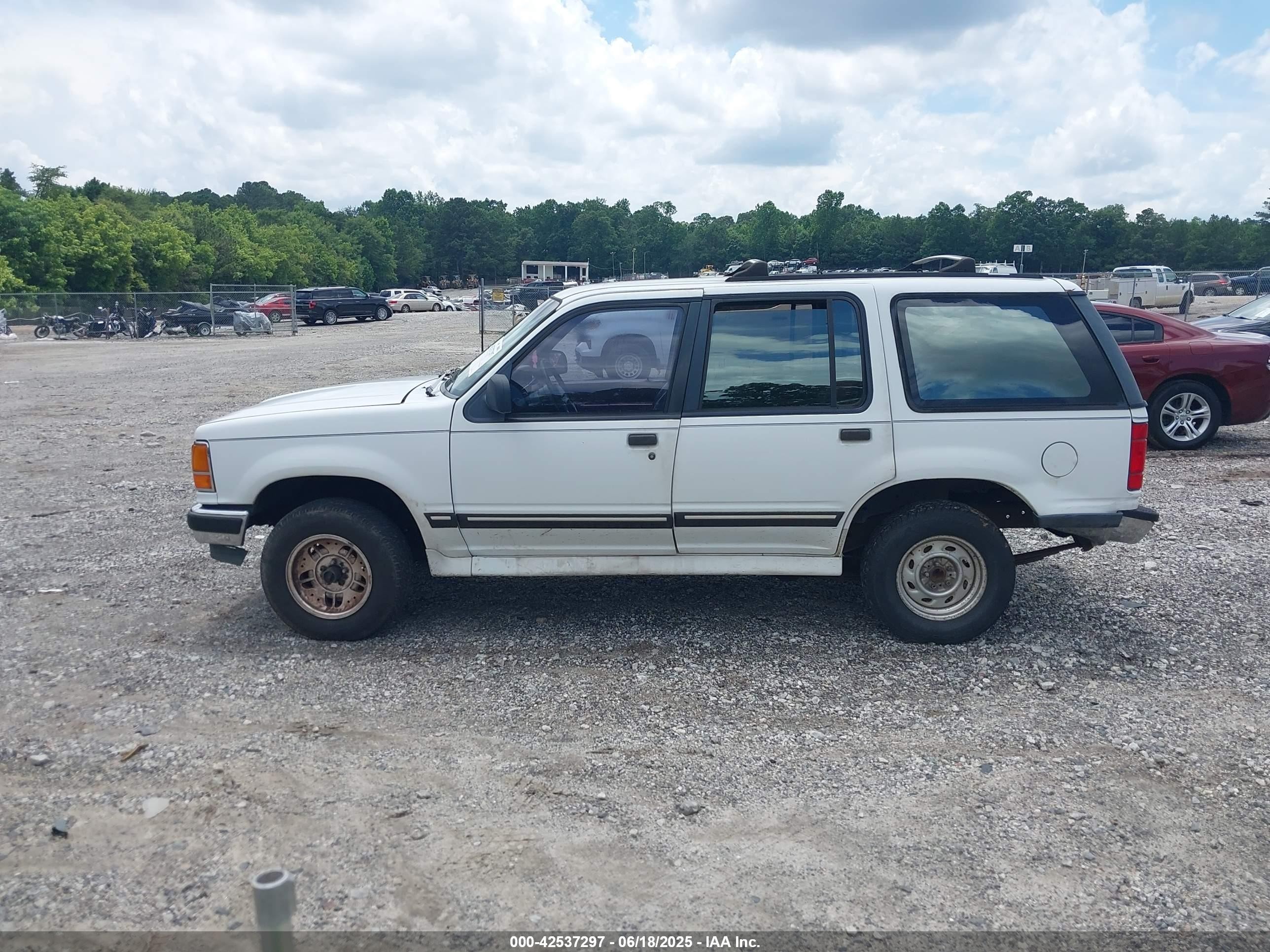 1994 Ford Explorer   White vin: 1FMDU34XXRUB24342