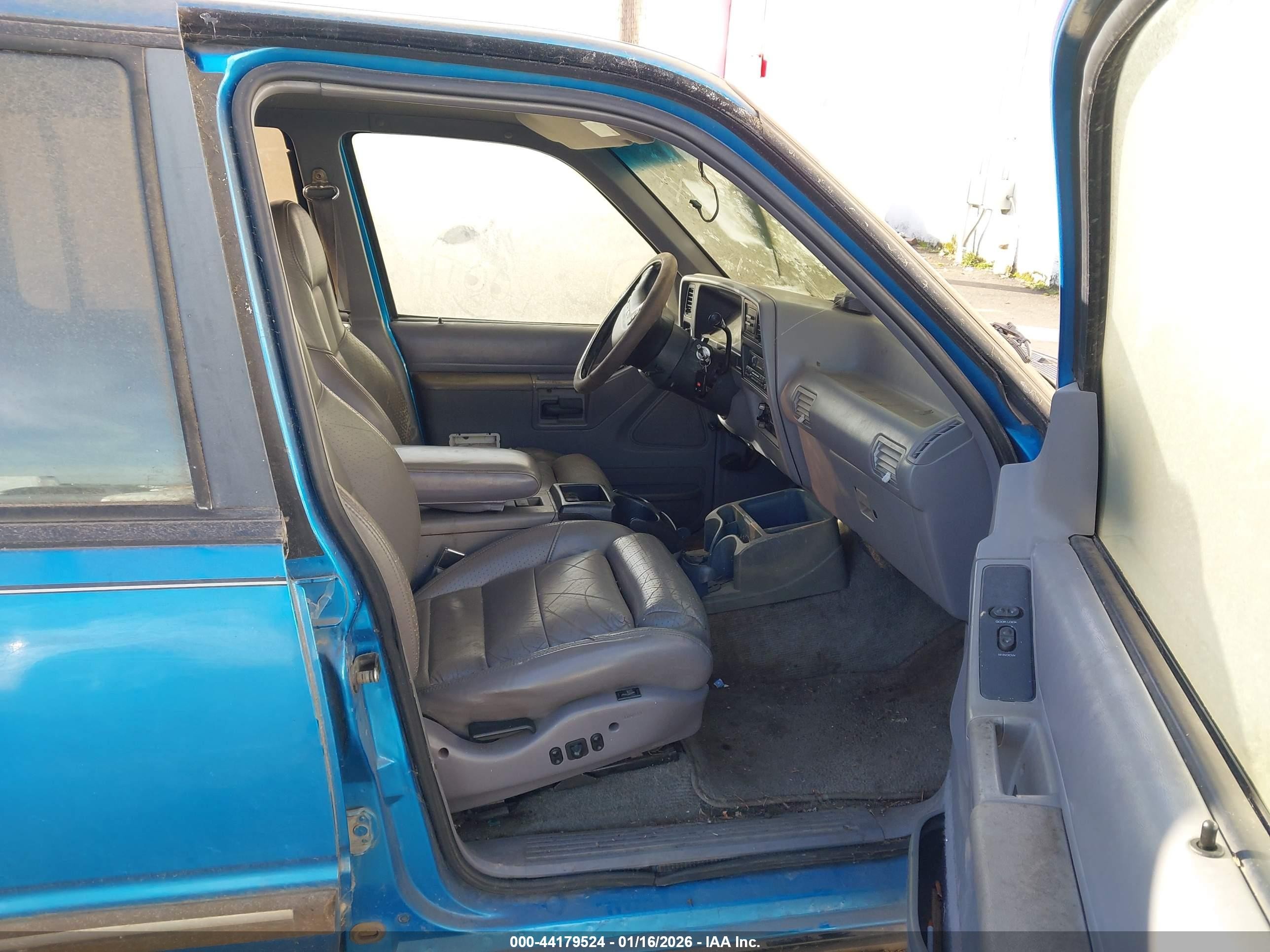 1994 Ford Explorer   Blue vin: 1FMDU34XXRUC46148