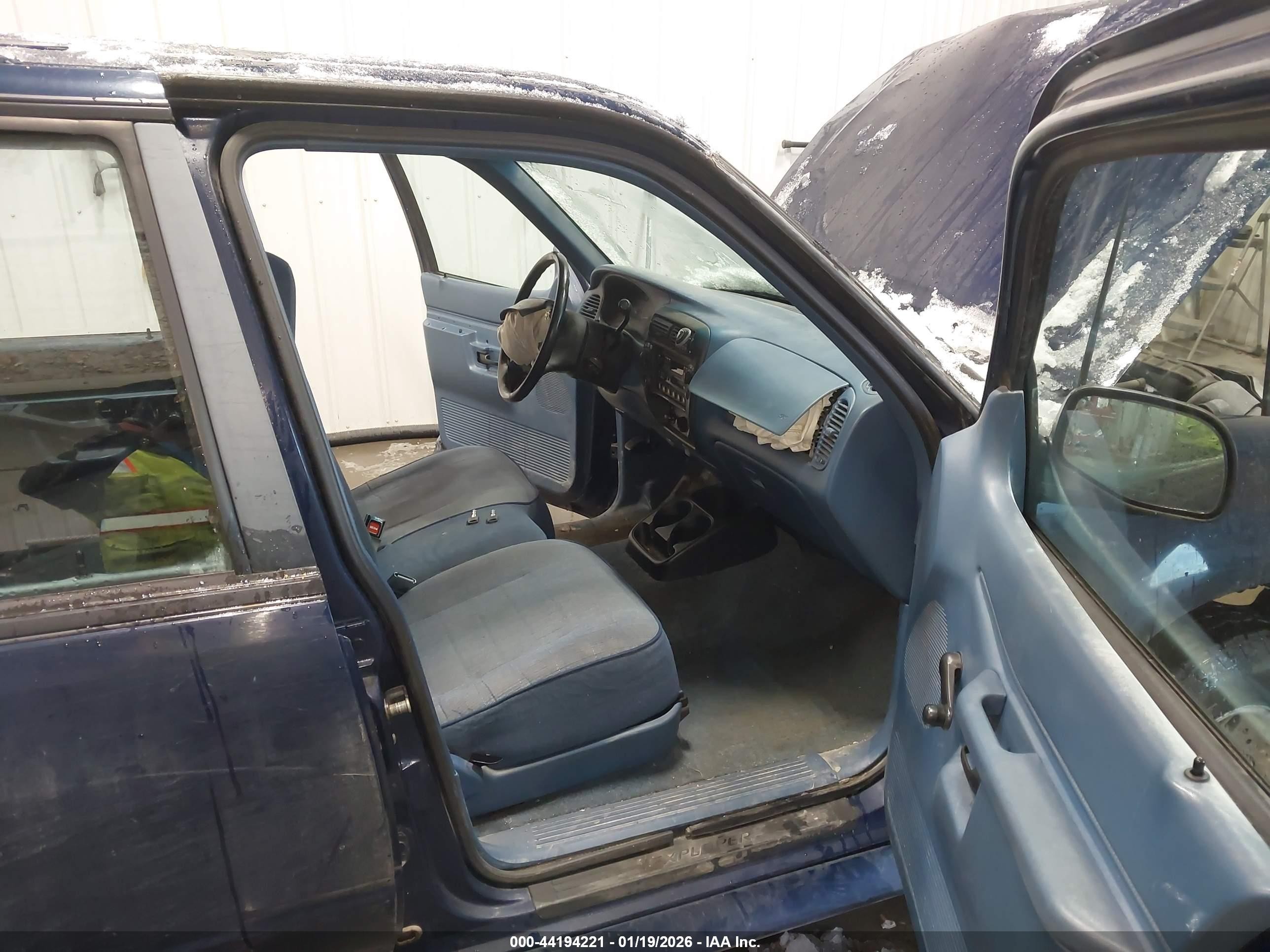 1995 Ford Explorer   Blue vin: 1FMDU34XXSUB84837