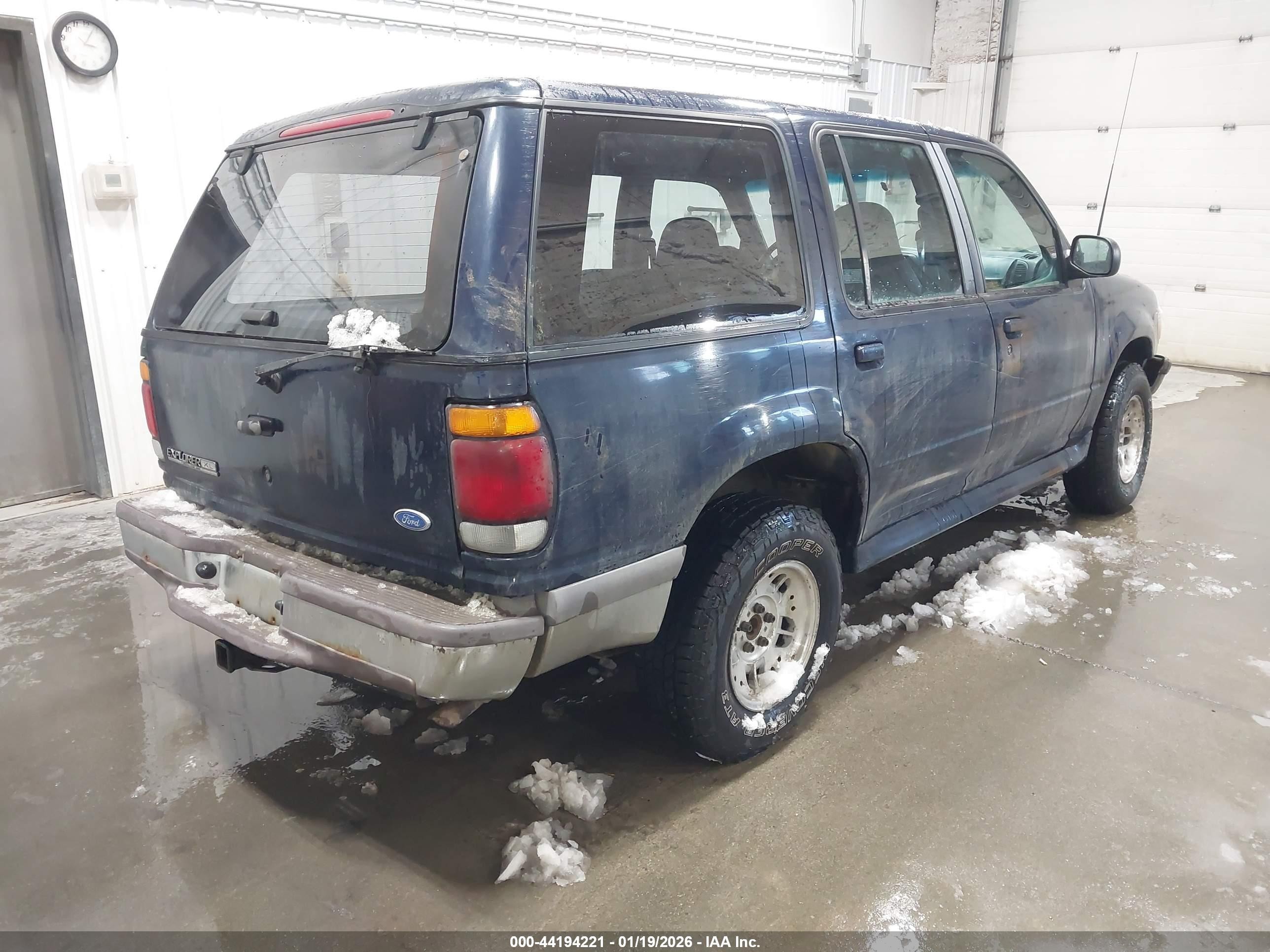 1995 Ford Explorer   Blue vin: 1FMDU34XXSUB84837