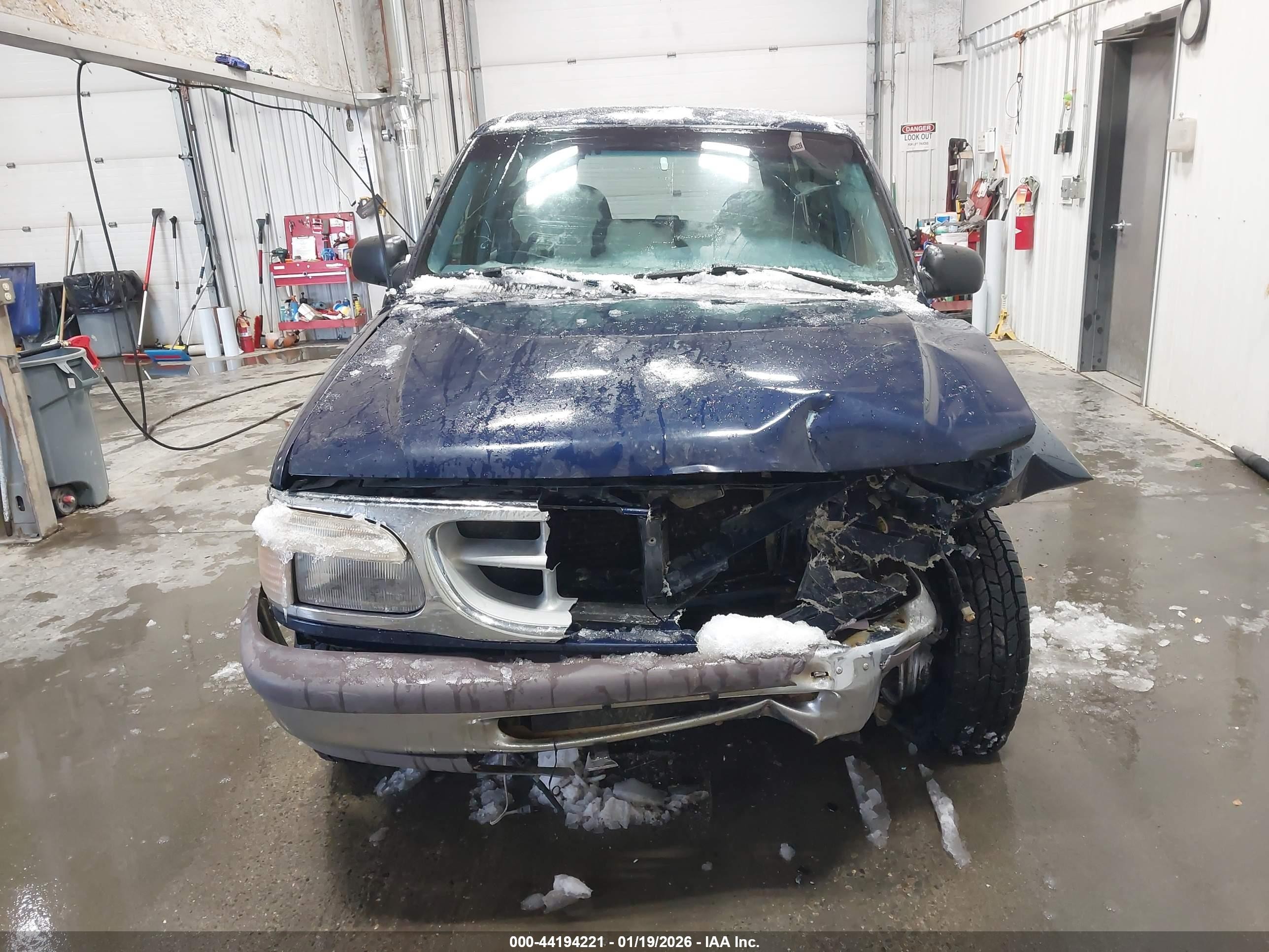 1995 Ford Explorer   Blue vin: 1FMDU34XXSUB84837