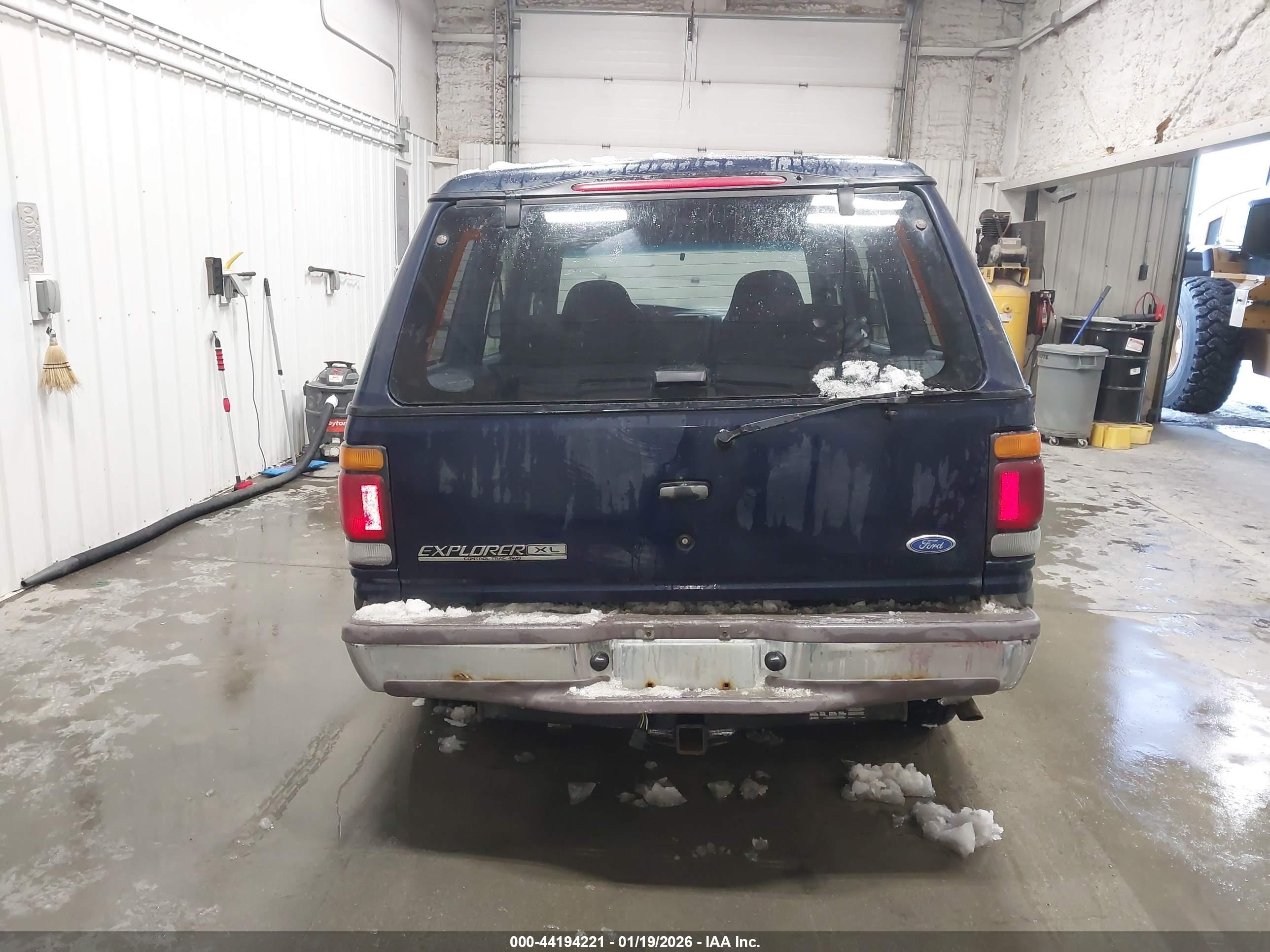 1995 Ford Explorer   Blue vin: 1FMDU34XXSUB84837
