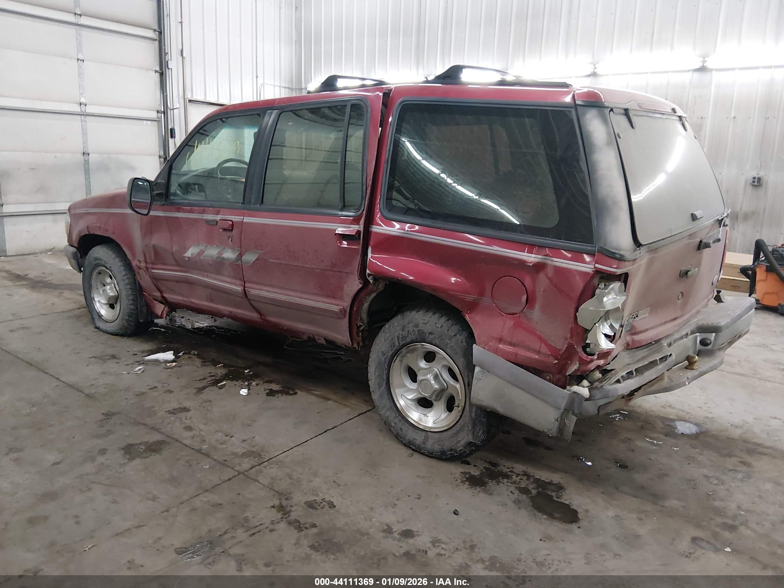 1995 Ford Explorer   Red vin: 1FMDU34XXSZA76074