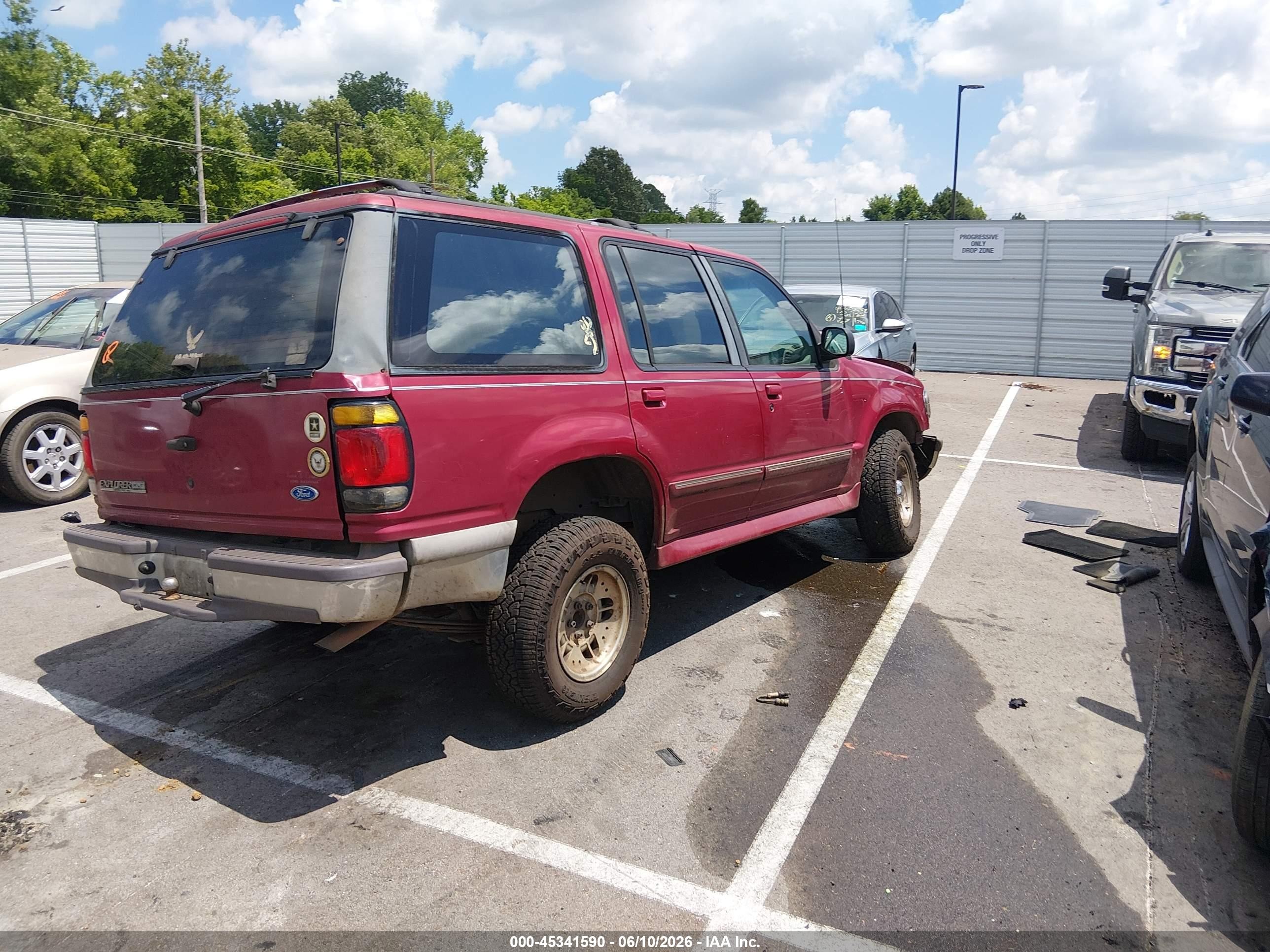 1996 Ford Explorer   Red vin: 1FMDU34XXTUB57669