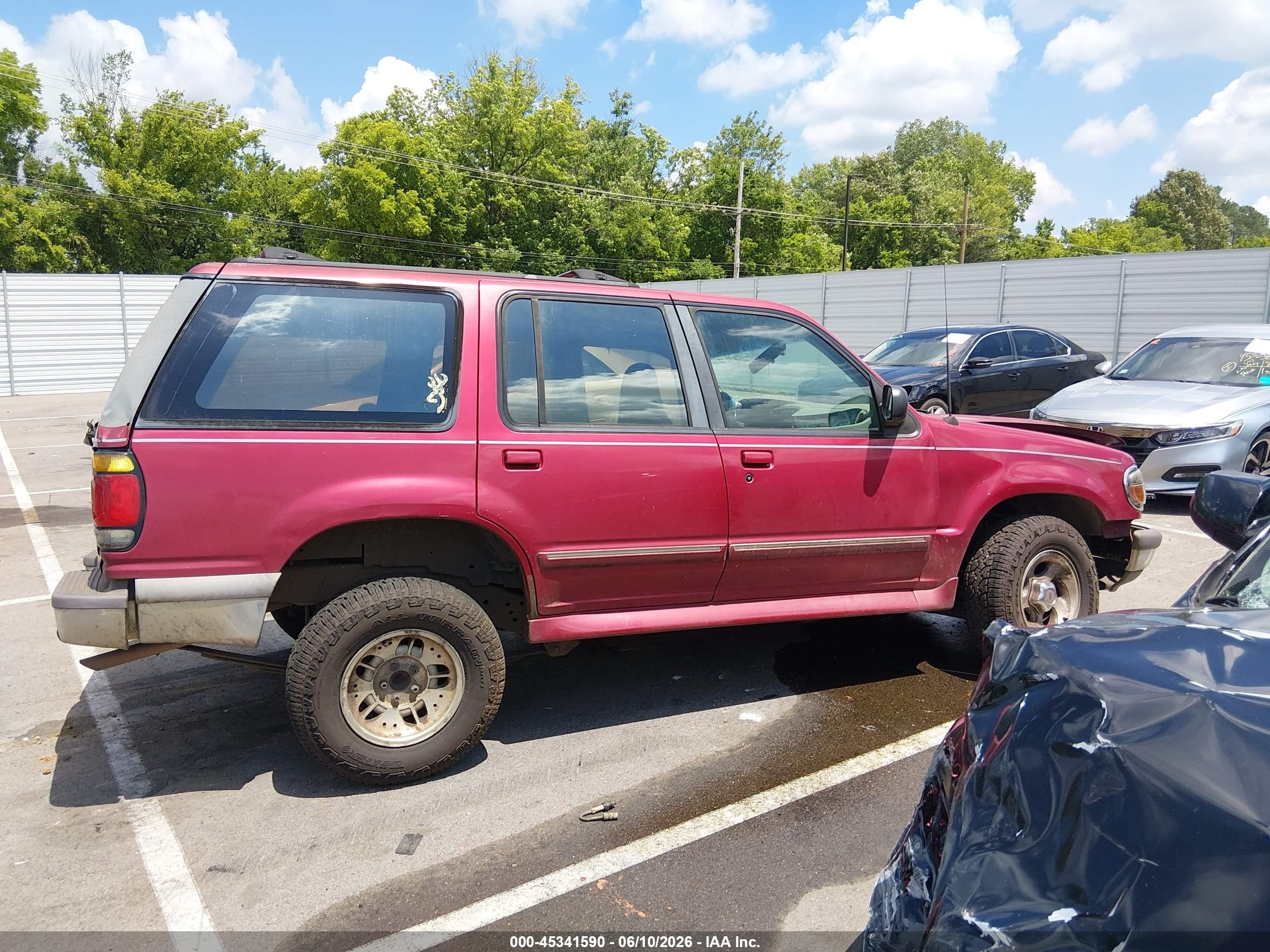 1996 Ford Explorer   Red vin: 1FMDU34XXTUB57669