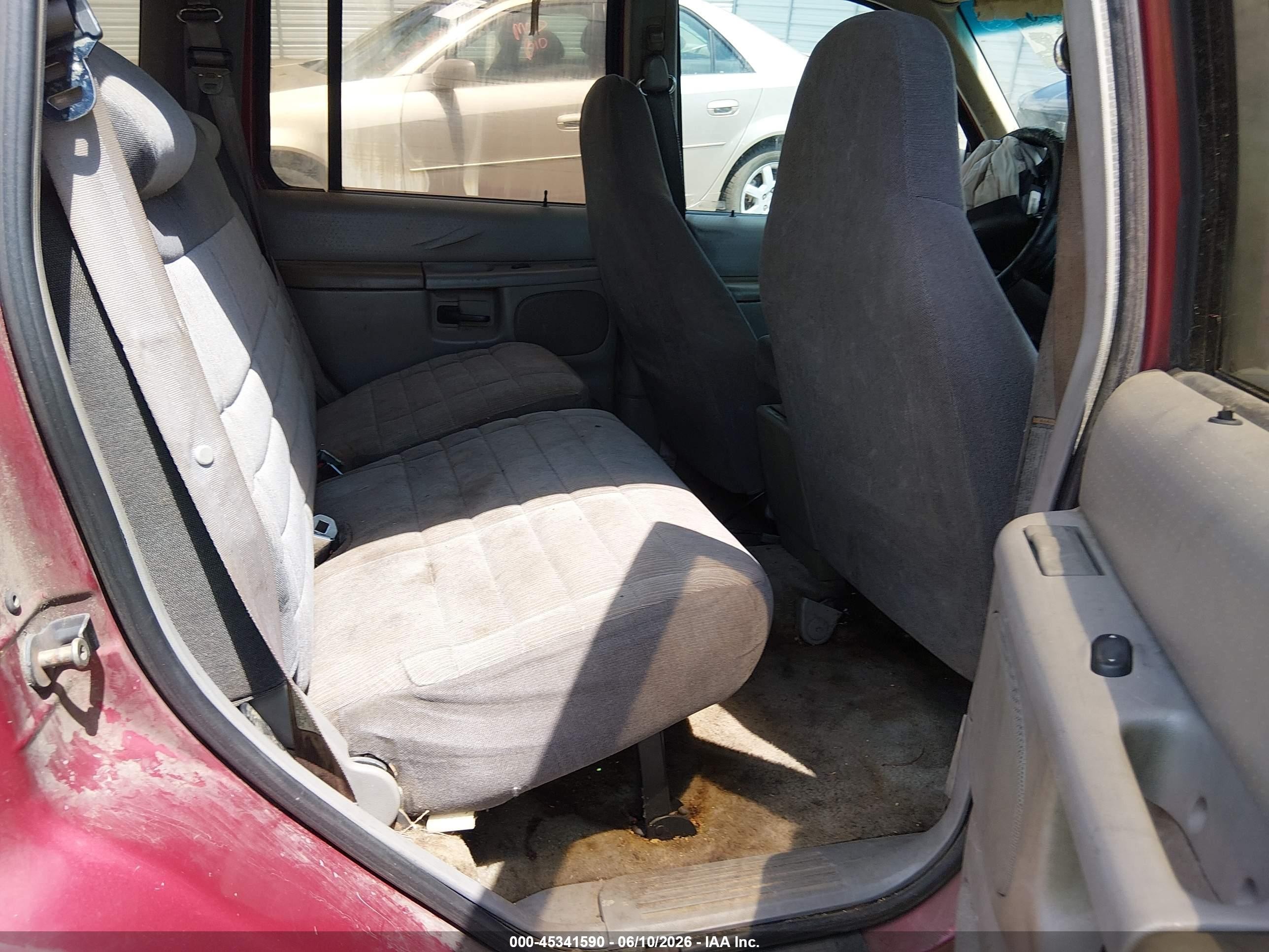 1996 Ford Explorer   Red vin: 1FMDU34XXTUB57669