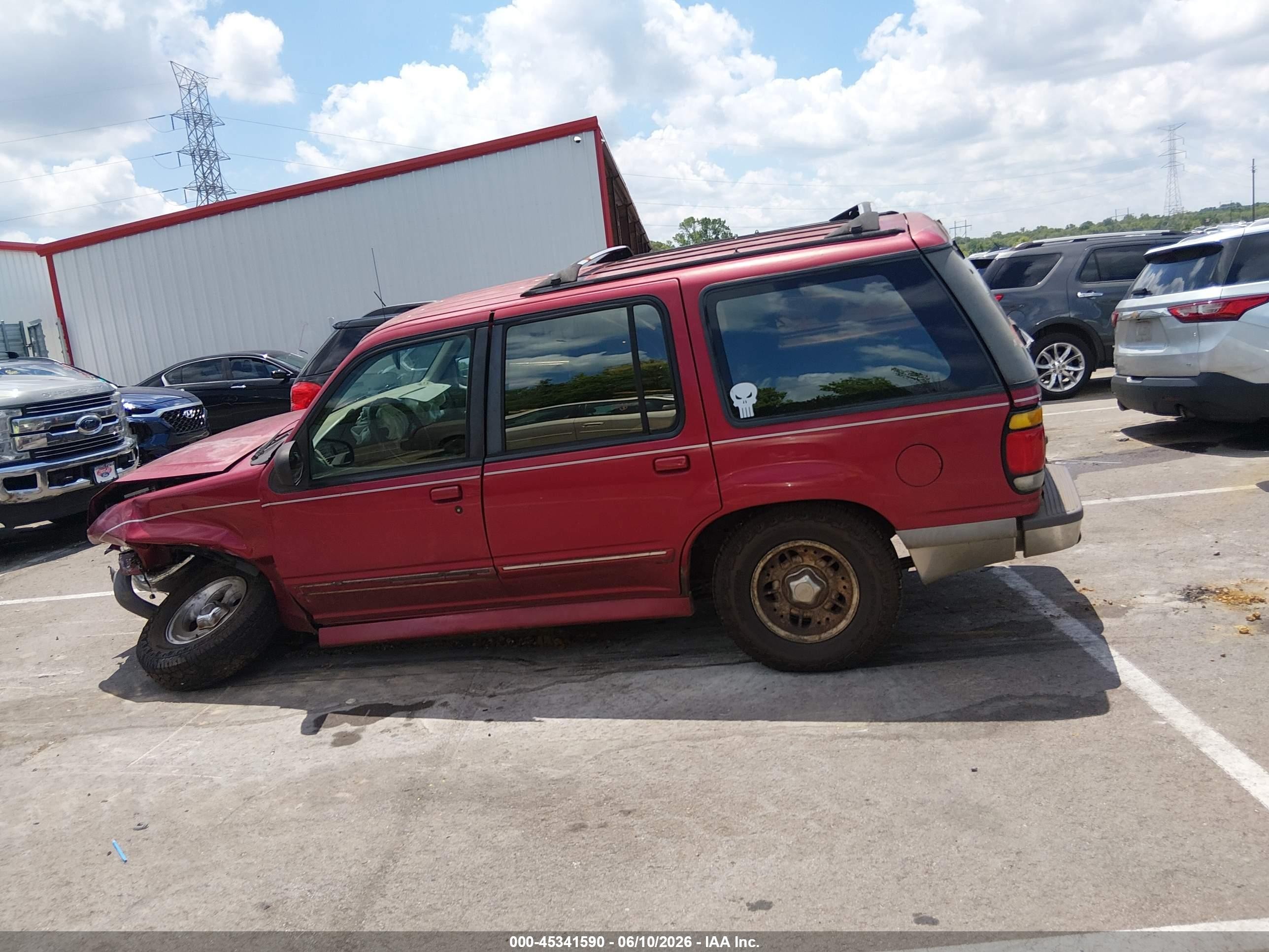 1996 Ford Explorer   Red vin: 1FMDU34XXTUB57669