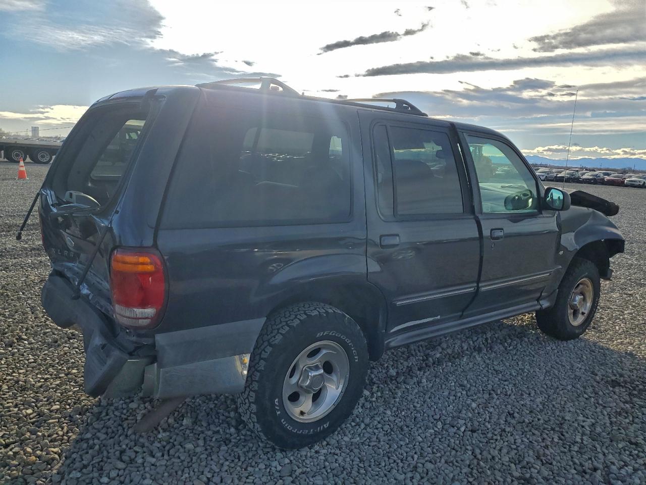 1999 Ford Explorer Blue vin: 1FMDU35P3XZA43682