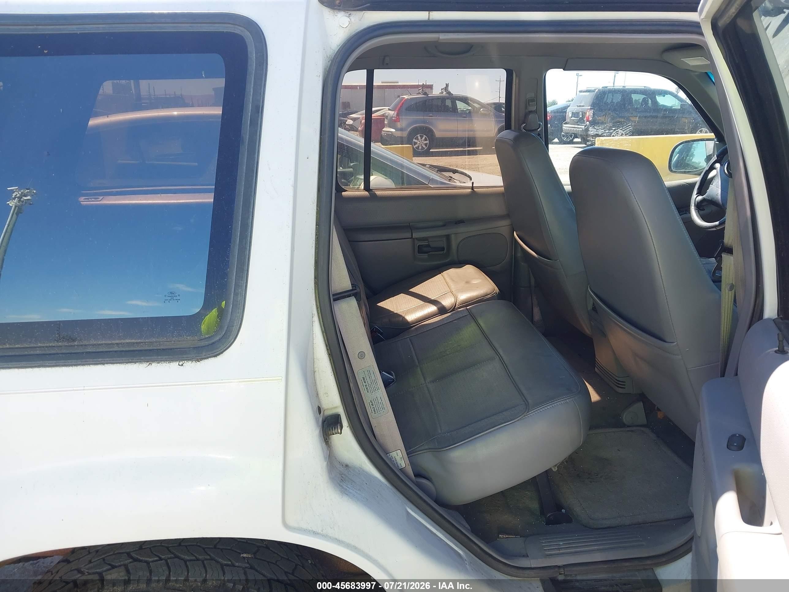 1997 Ford Explorer   Белый vin: 1FMDU35P4VZB10075